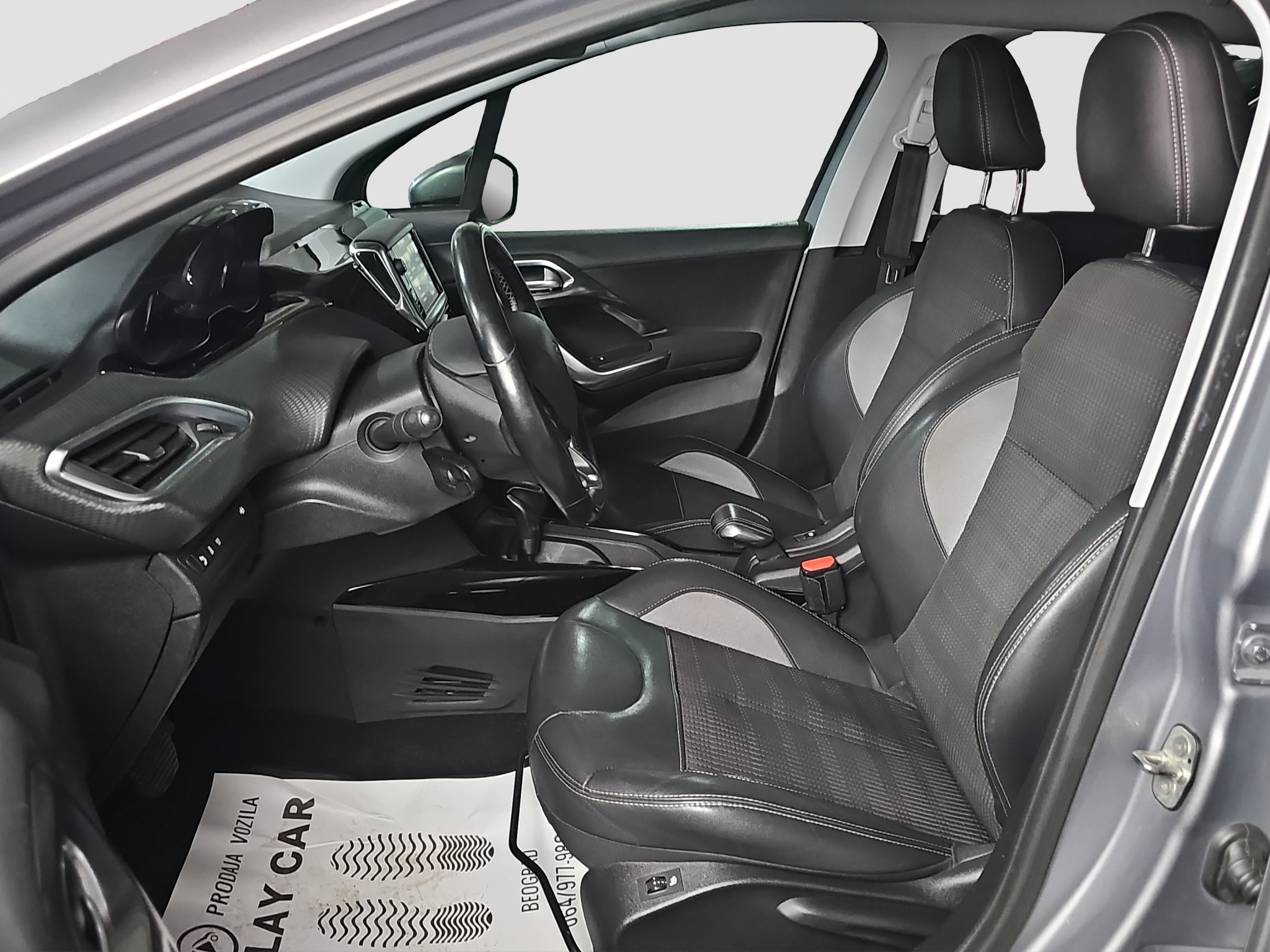 
								Peugeot 2008 AUTO/PANO full									