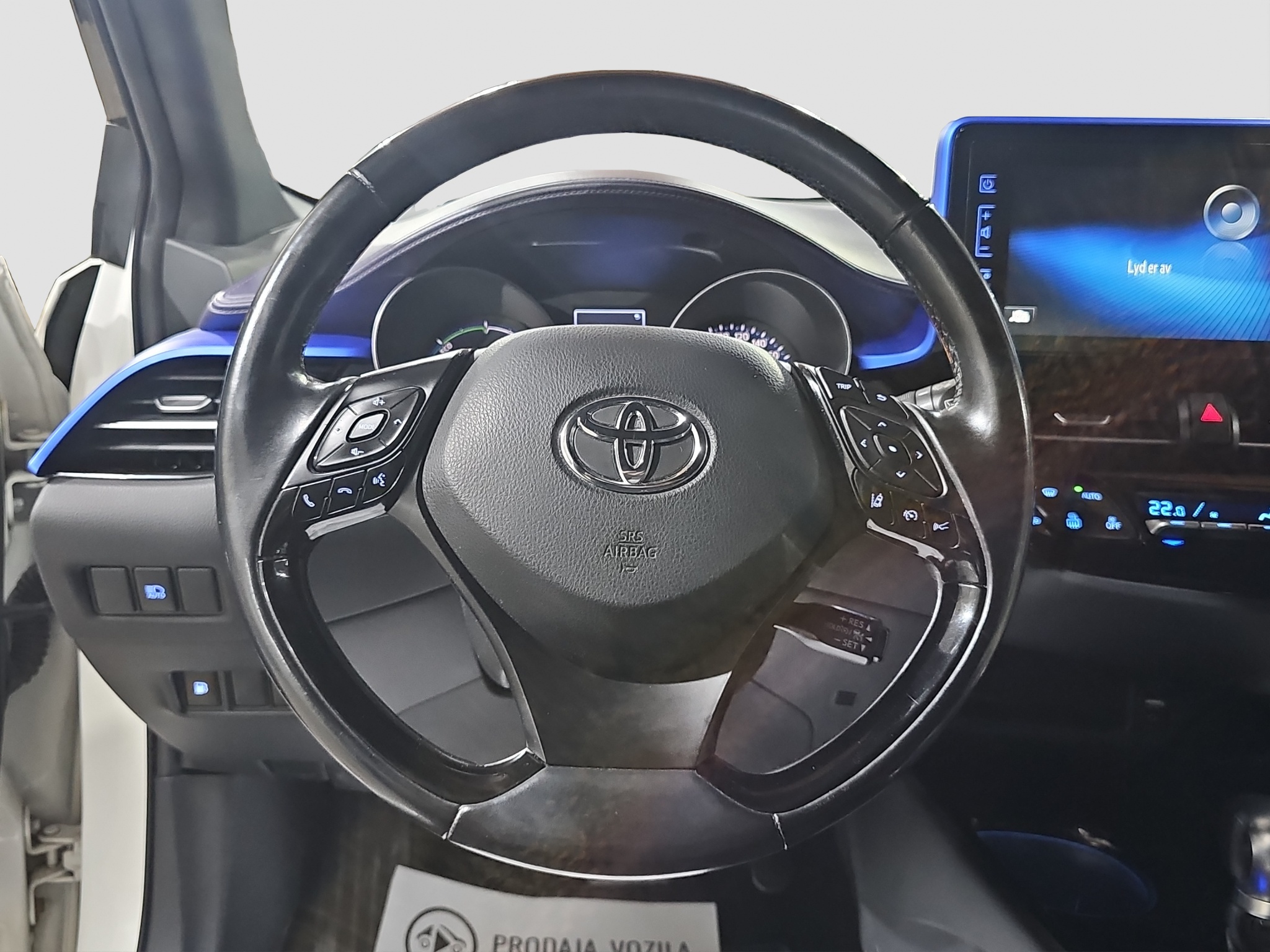 
								Toyota C-HR HYBRID/T0P full									