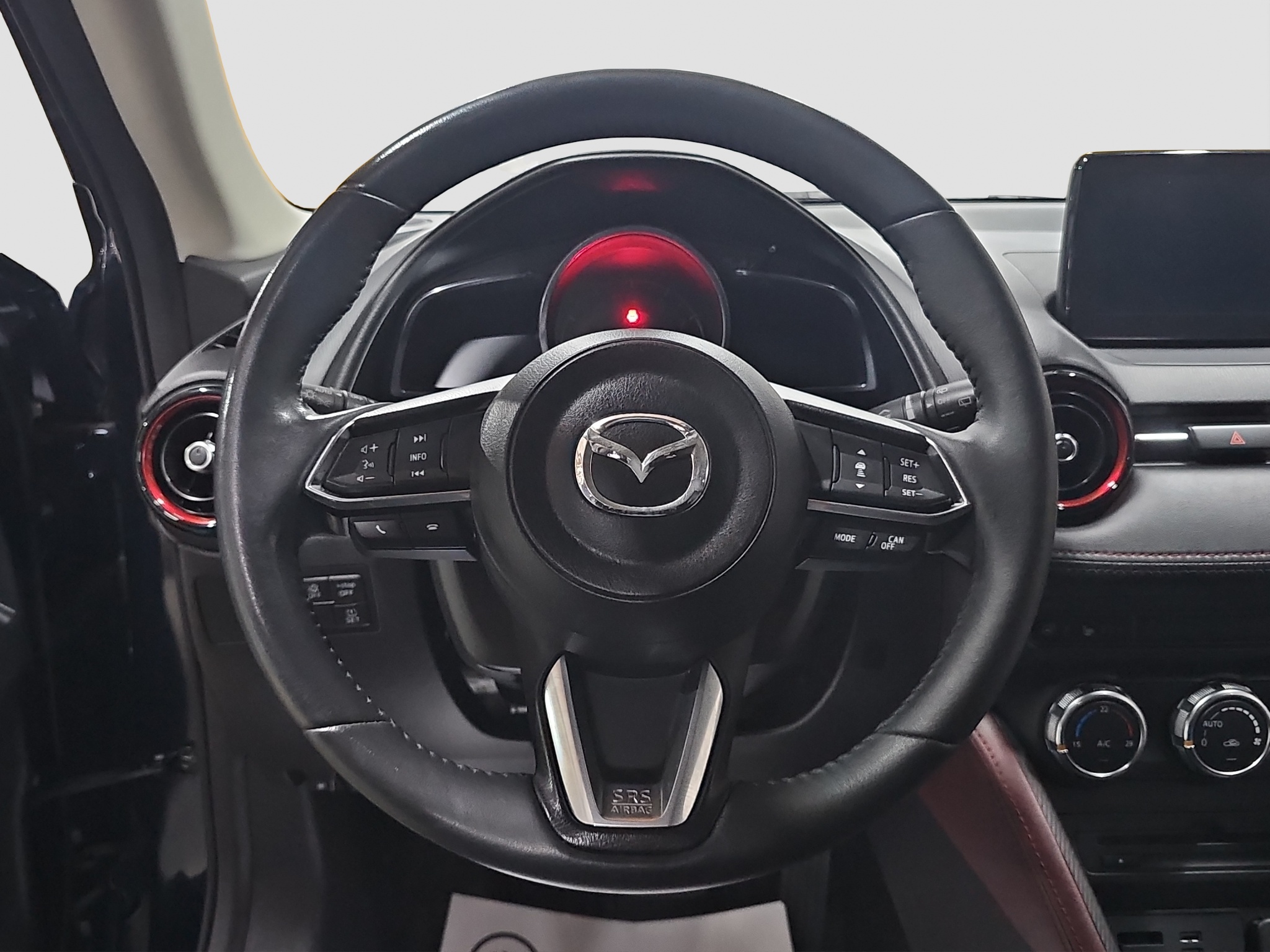 
								Mazda CX-3 AUTO/FU.LL full									