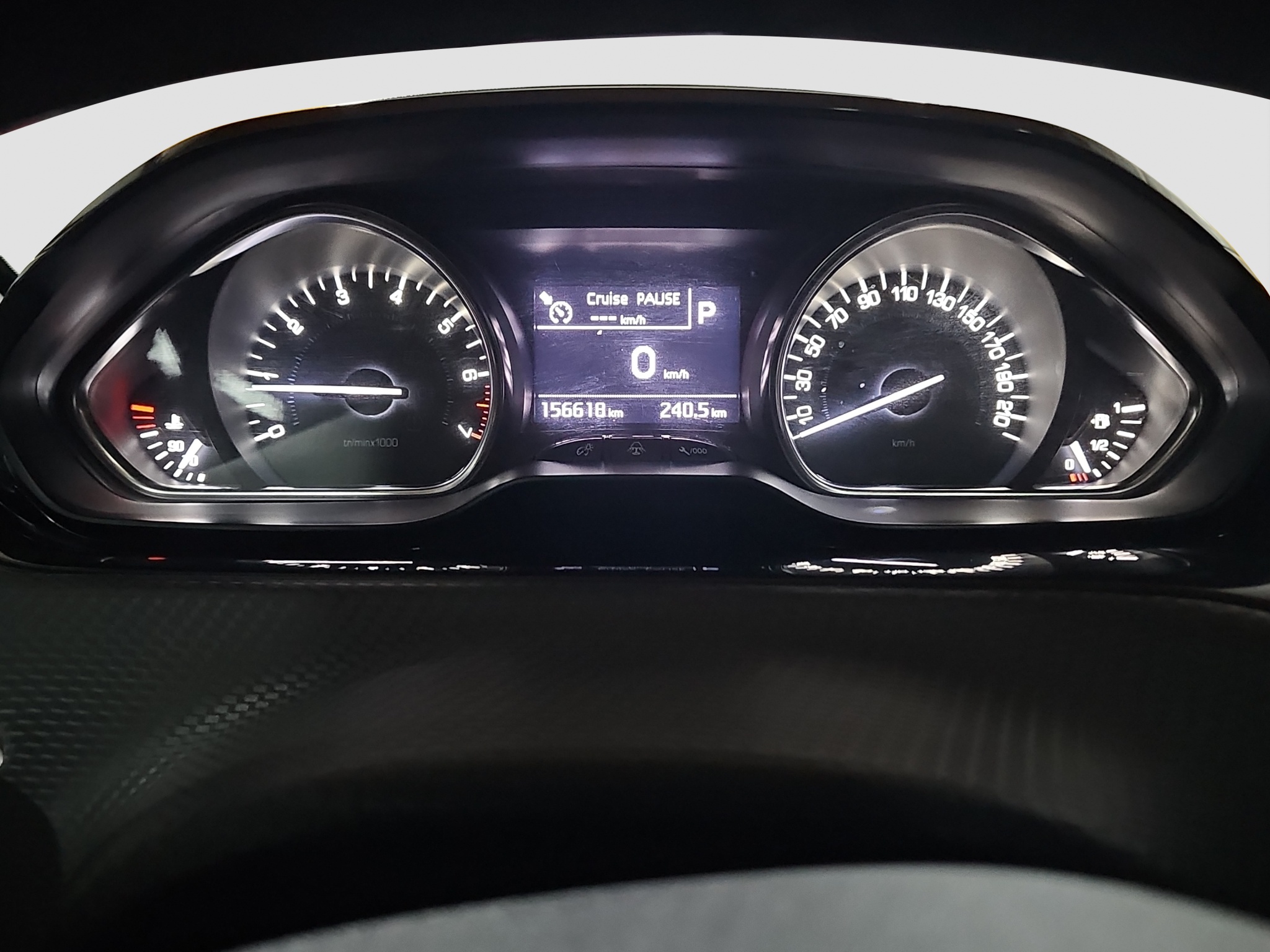 
								Peugeot 2008 AUTO/PANO full									