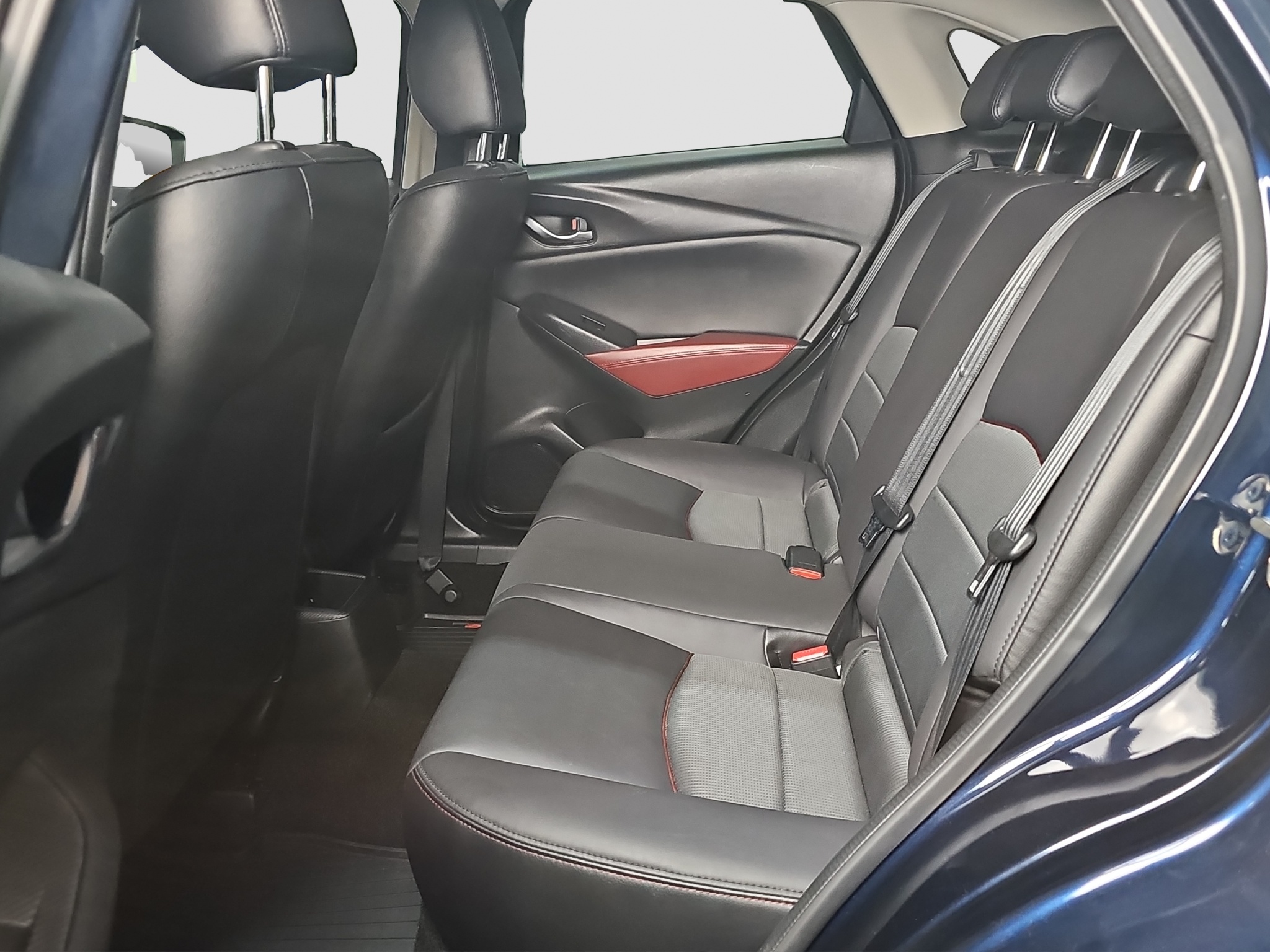 
								Mazda CX-3 AUTO/FU.LL full									