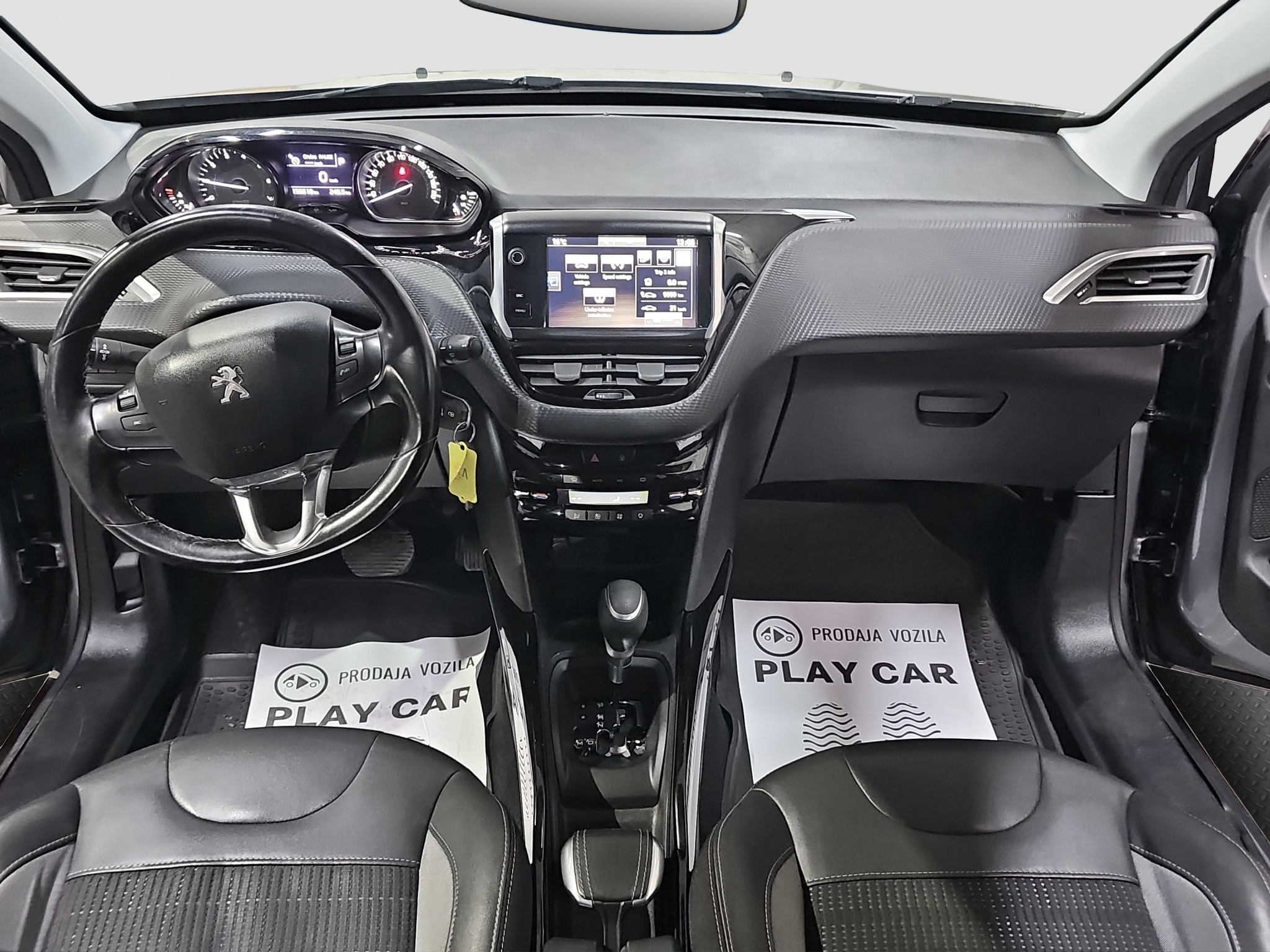 
								Peugeot 2008 AUTO/PANO full									