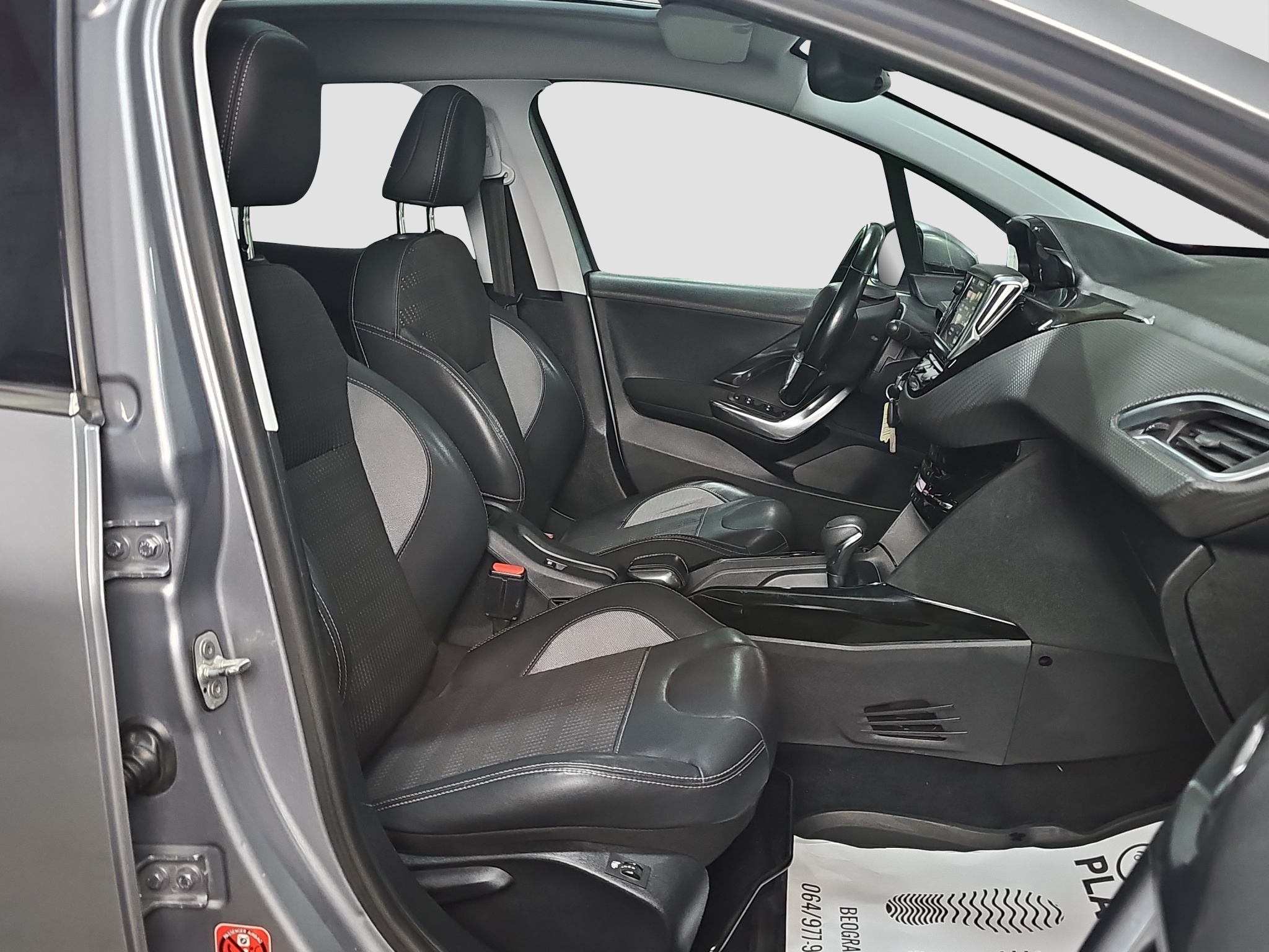 
								Peugeot 2008 AUTO/PANO full									