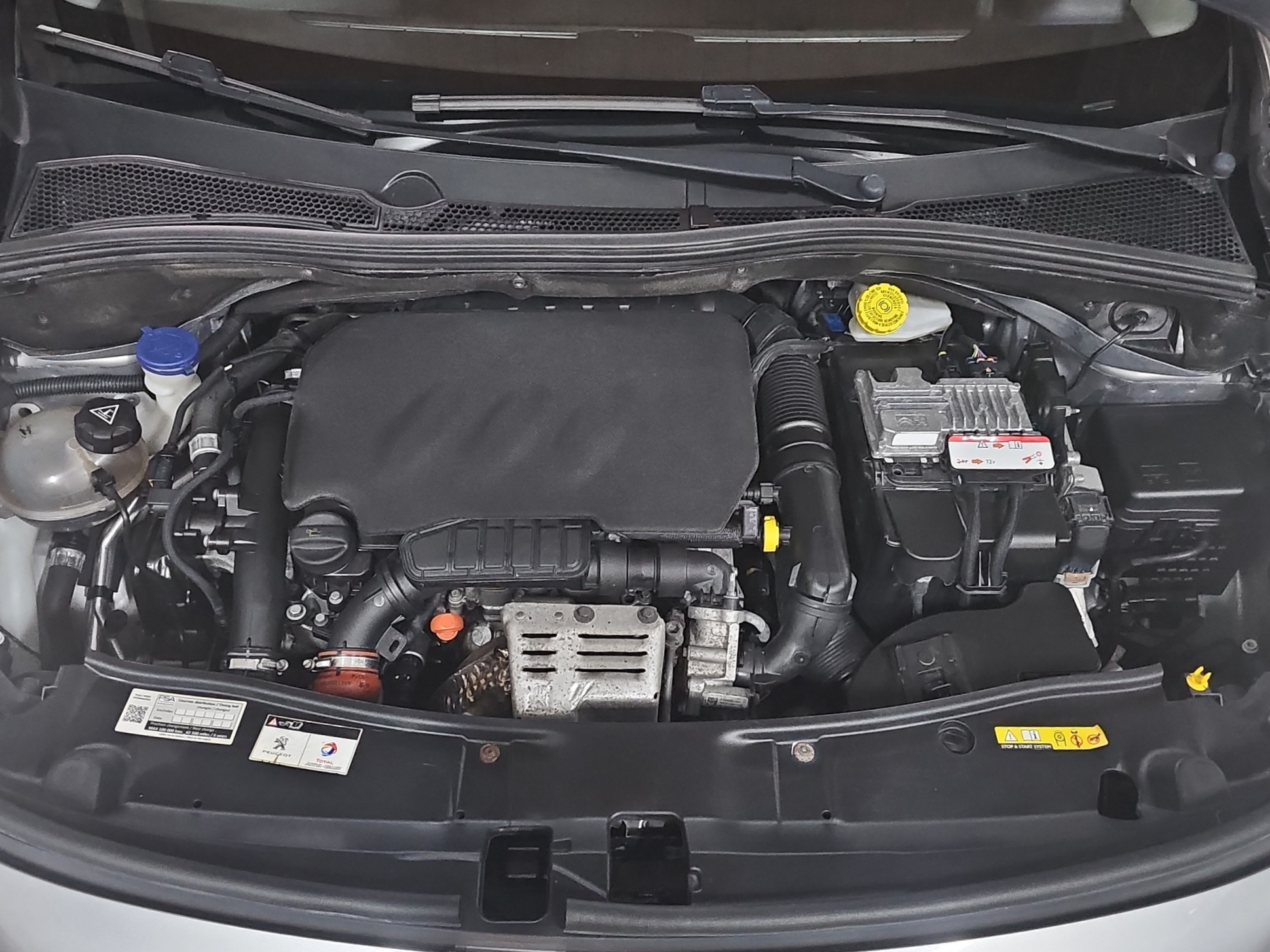 
								Peugeot 2008 AUTO/PANO full									