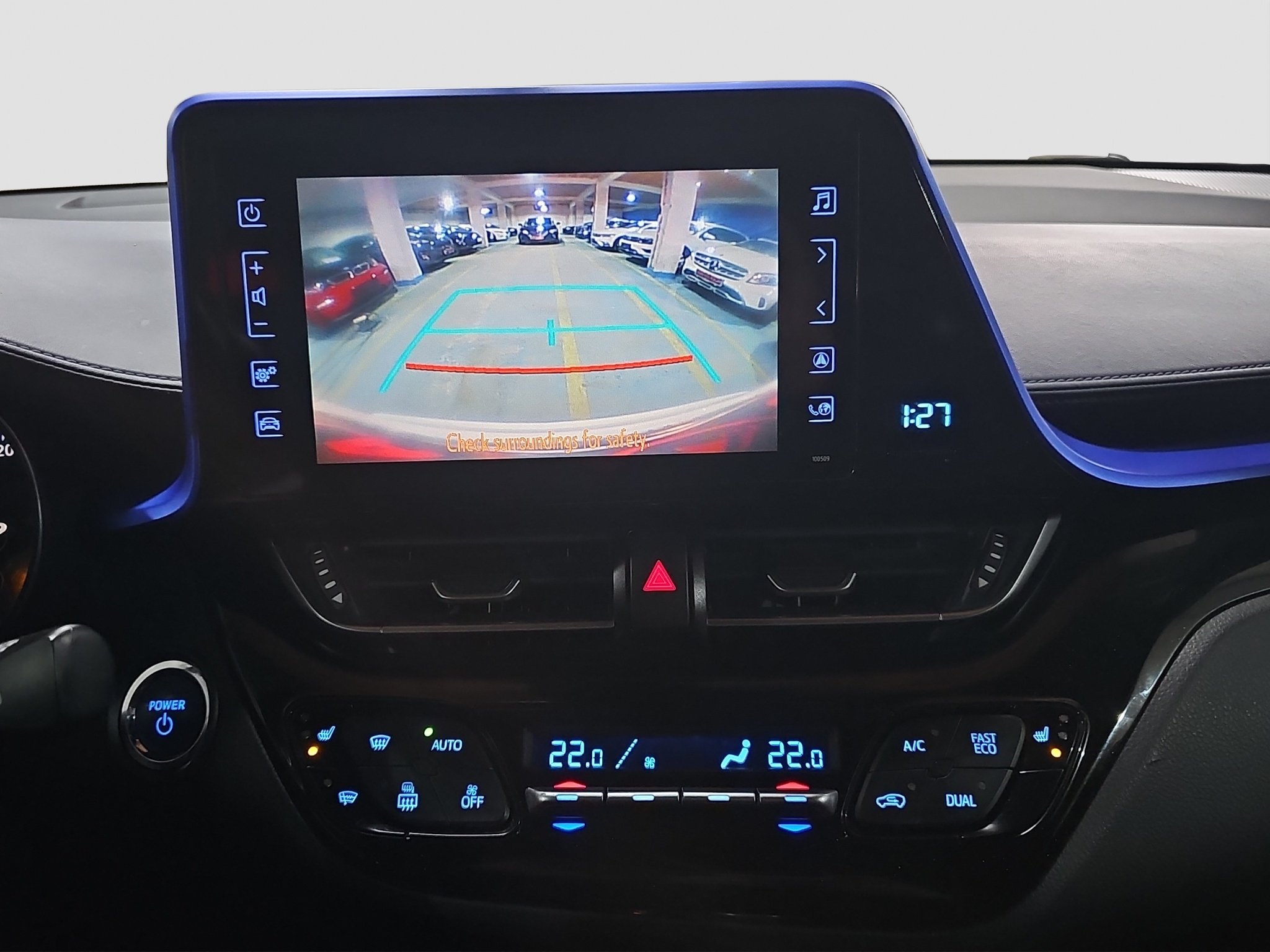 
								Toyota C-HR HYBRID/T0P full									
