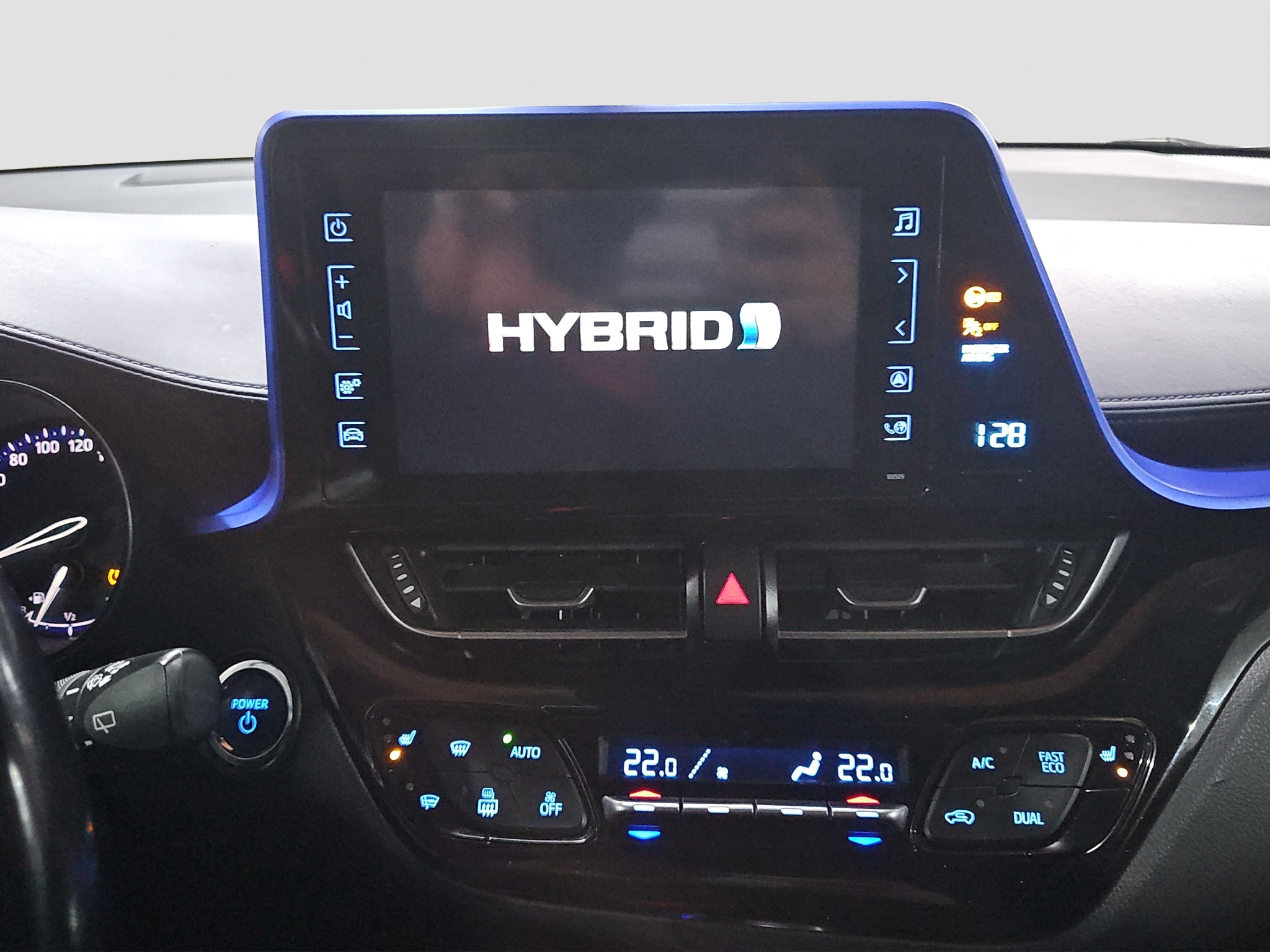 
								Toyota C-HR HYBRID/T0P full									