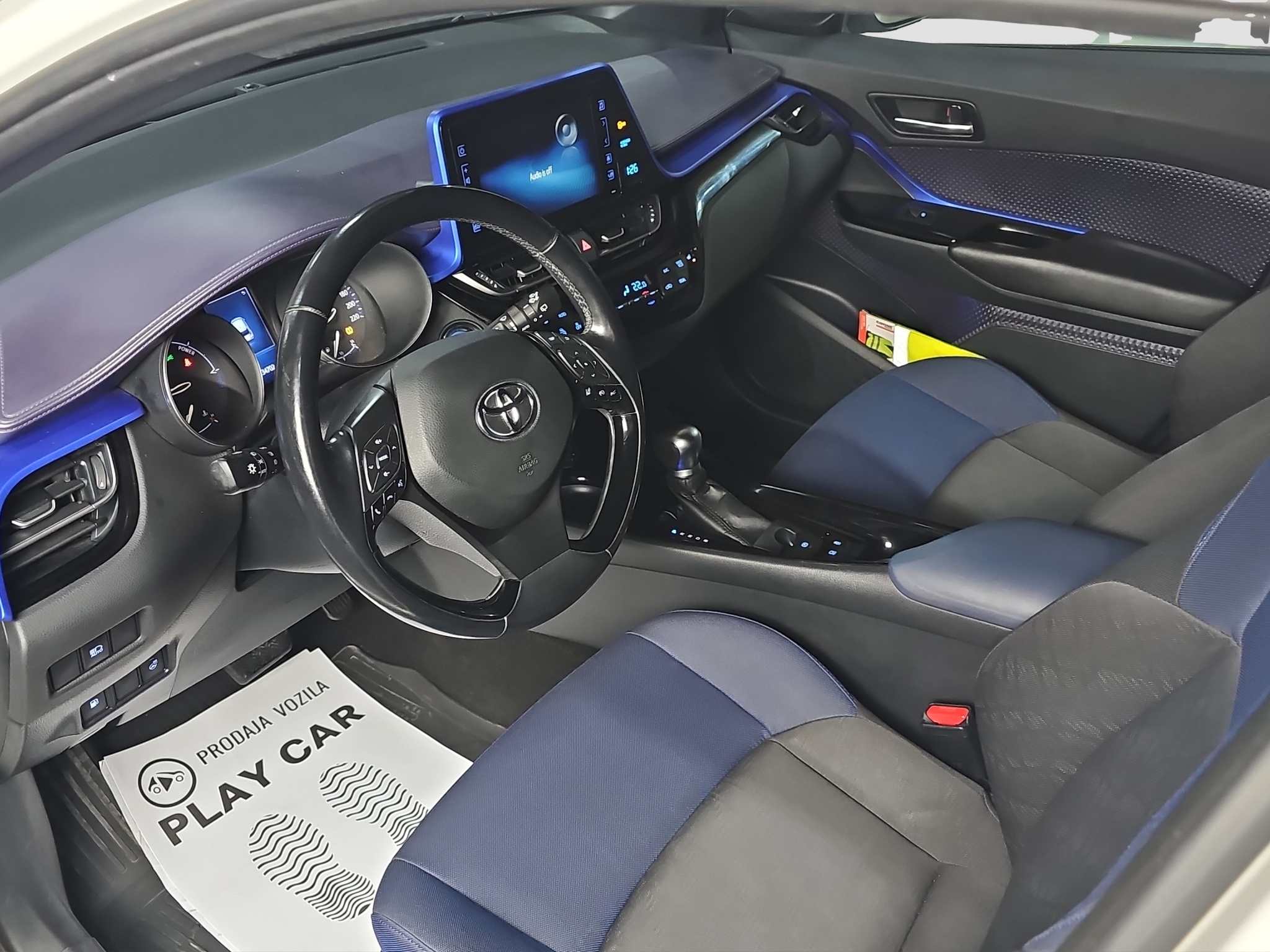 
								Toyota C-HR HYBRID/T0P full									