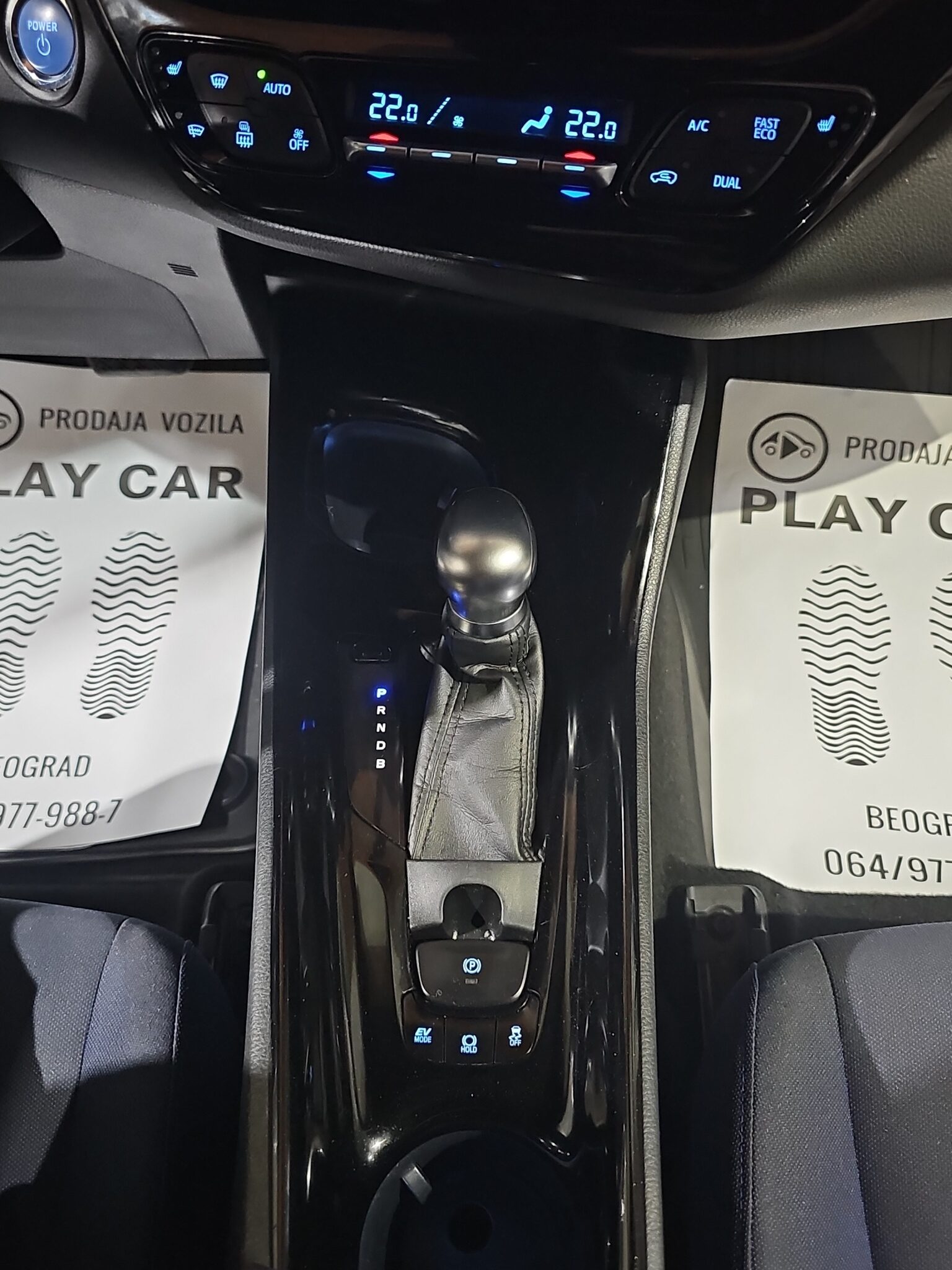 
								Toyota C-HR HYBRID/T0P full									