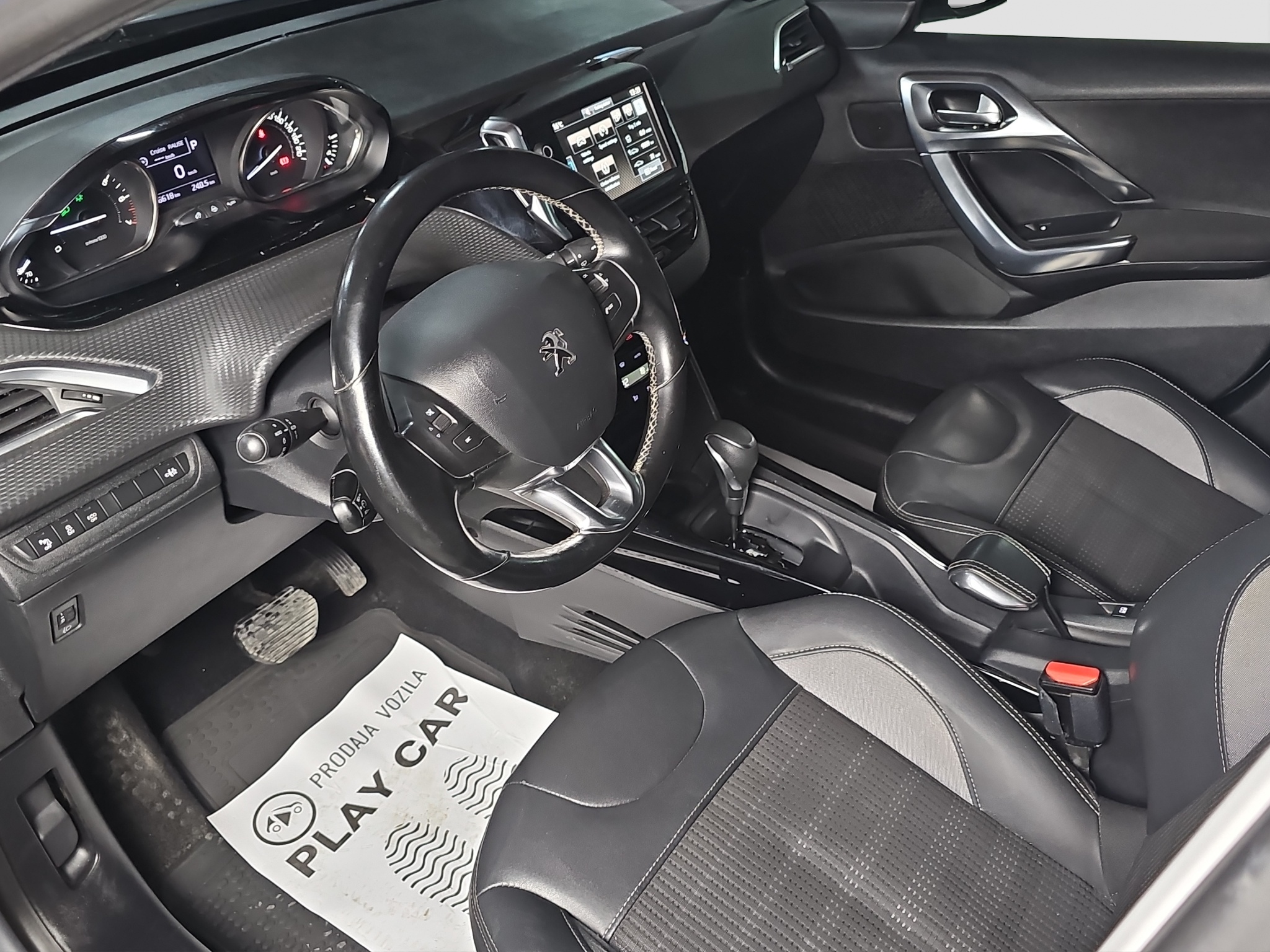 
								Peugeot 2008 AUTO/PANO full									