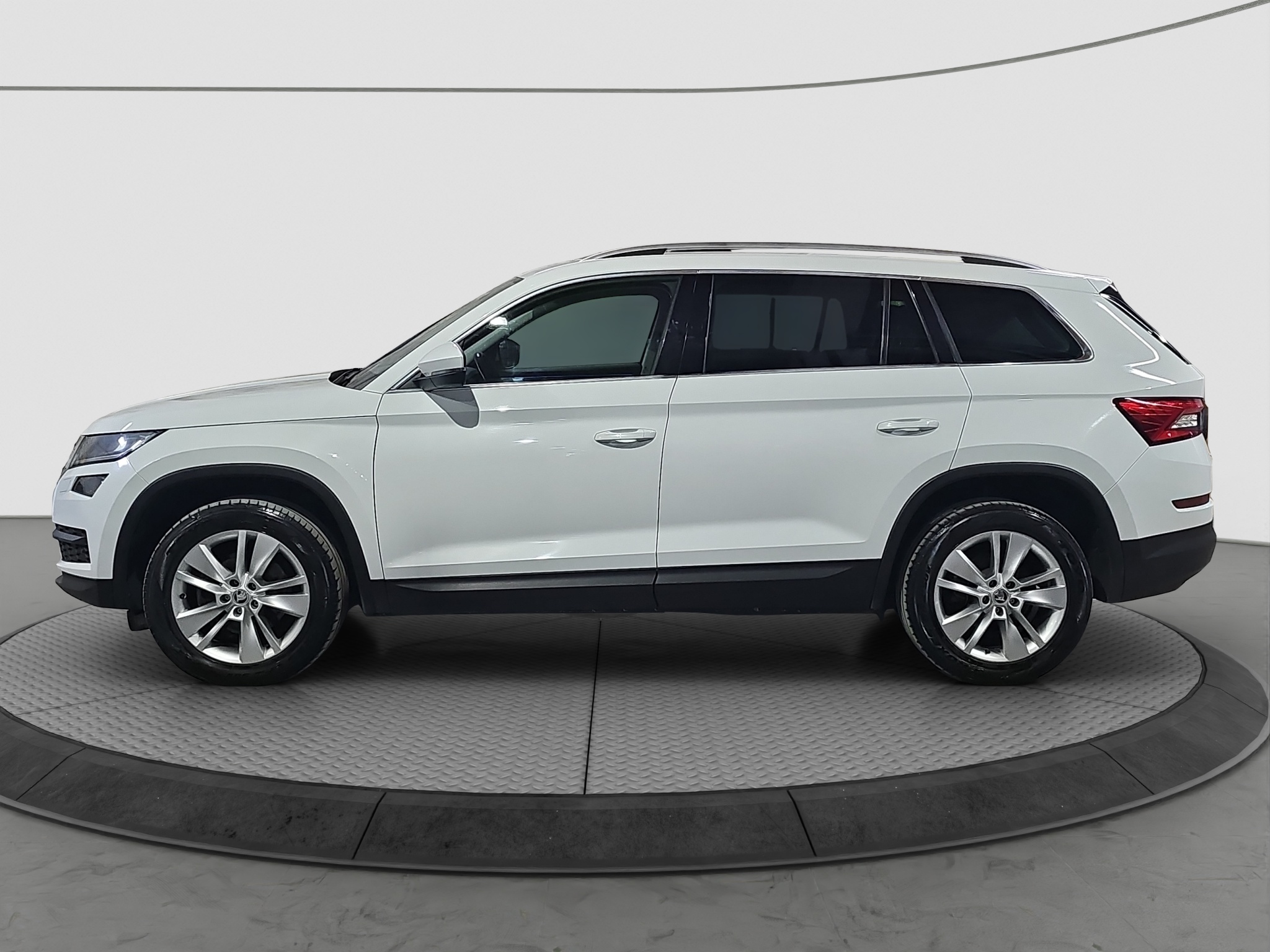 
								Škoda Kodiaq AWD/MATR/7sed full									