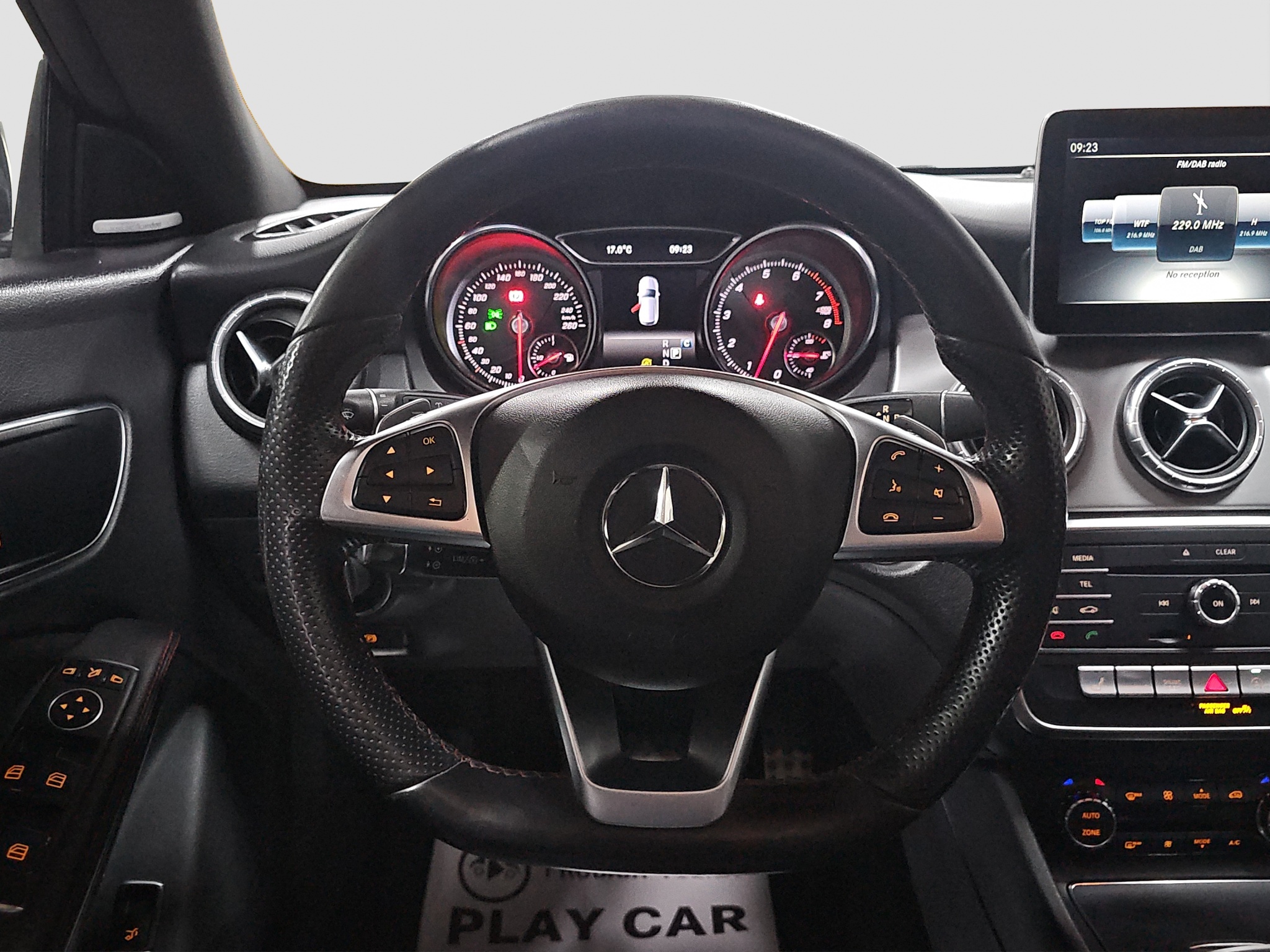 
								Mercedes Benz CLA 180 Shooting Brake AMG line /AUTO full									