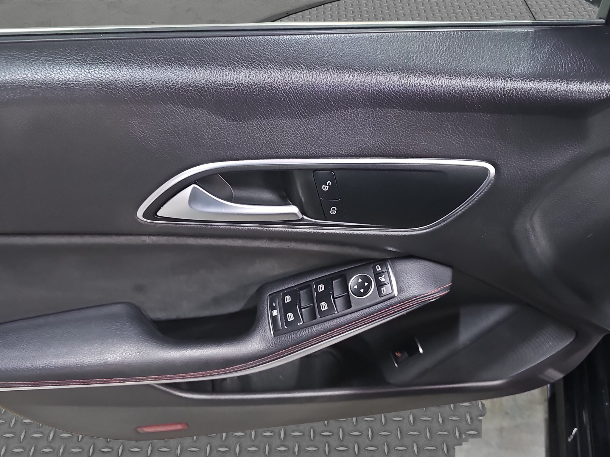 
								Mercedes Benz CLA 180 Shooting Brake AMG line /AUTO full									