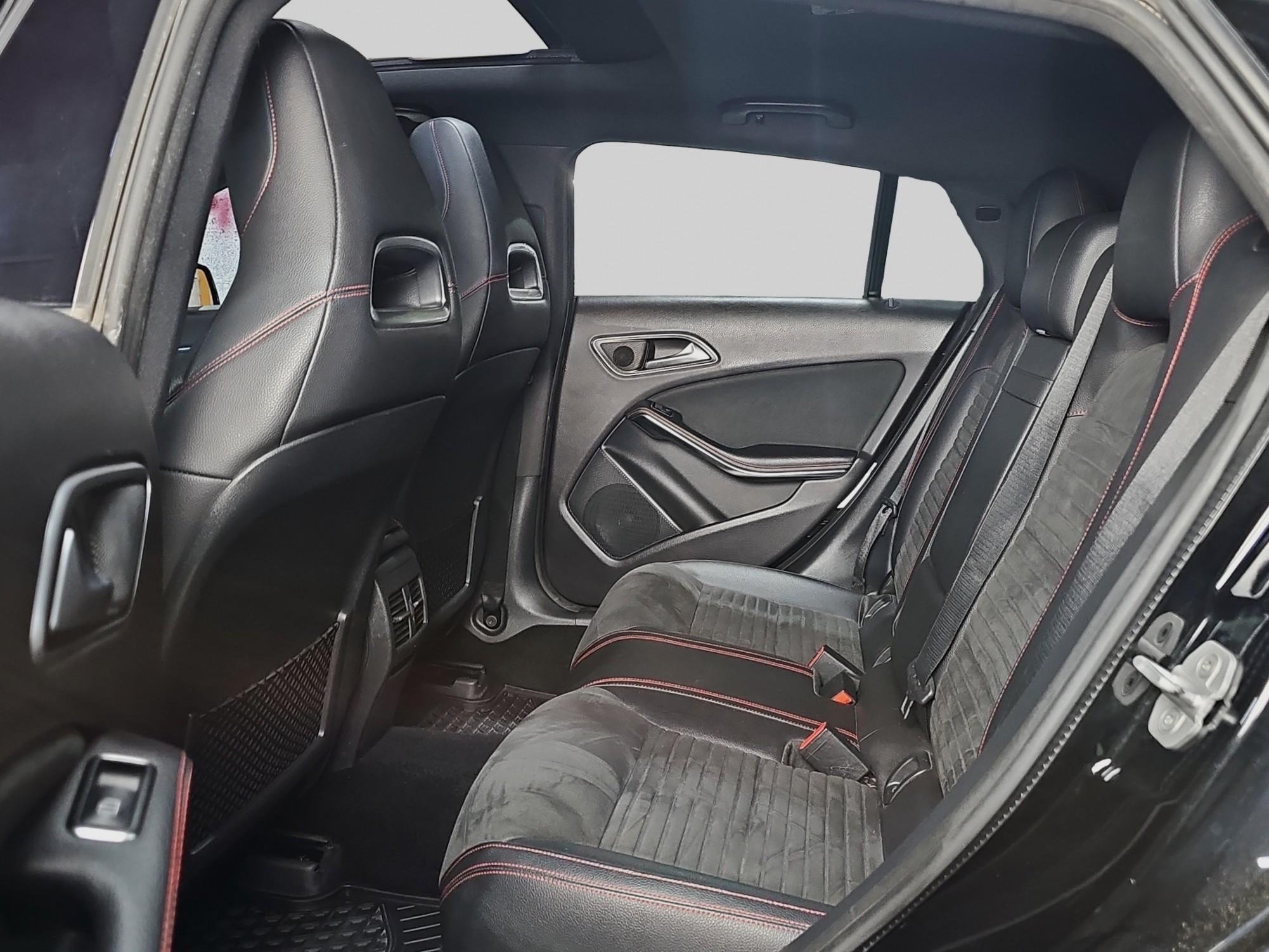 
								Mercedes Benz CLA 180 Shooting Brake AMG line /AUTO full									