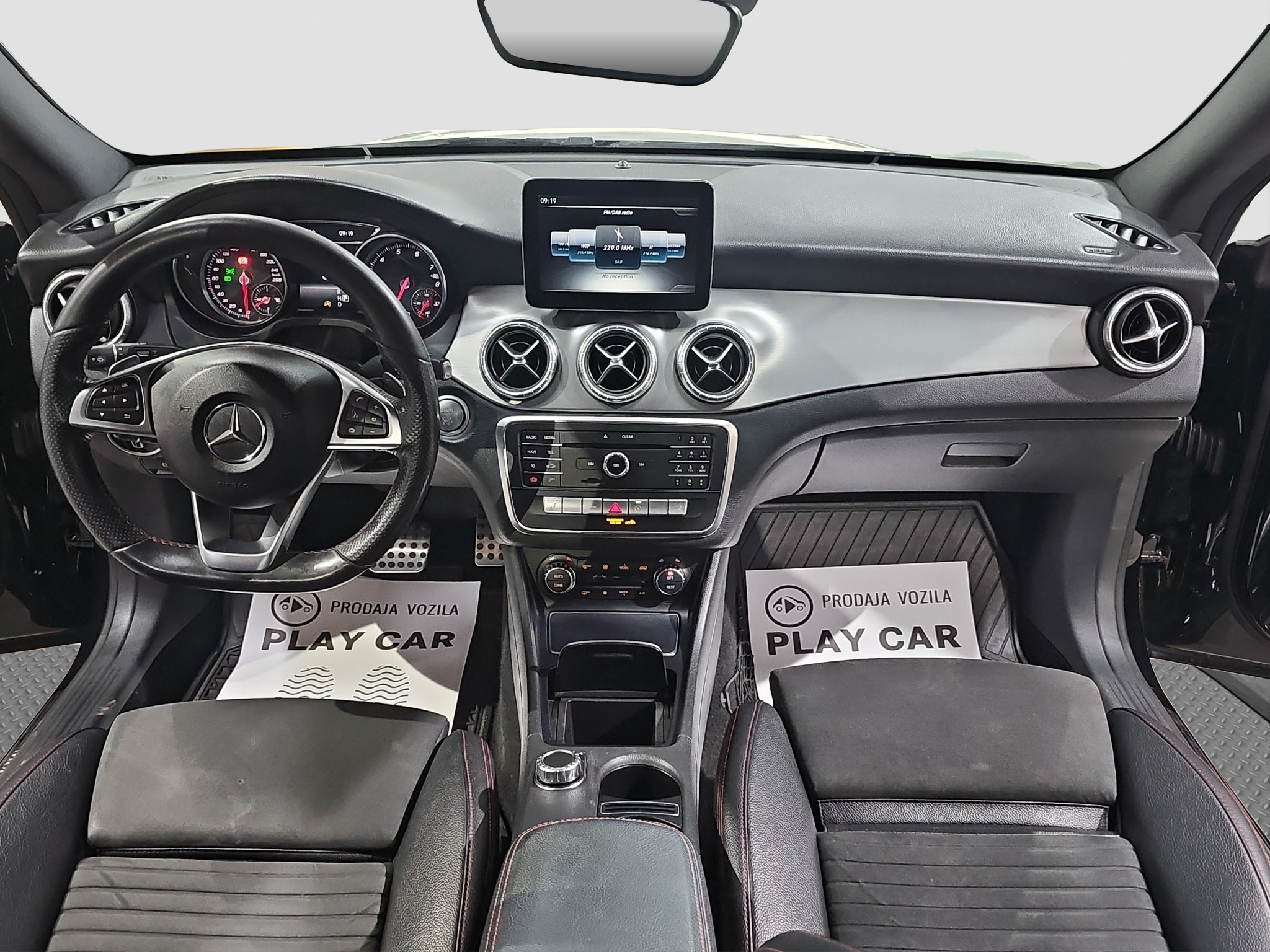 
								Mercedes Benz CLA 180 Shooting Brake AMG line /AUTO full									