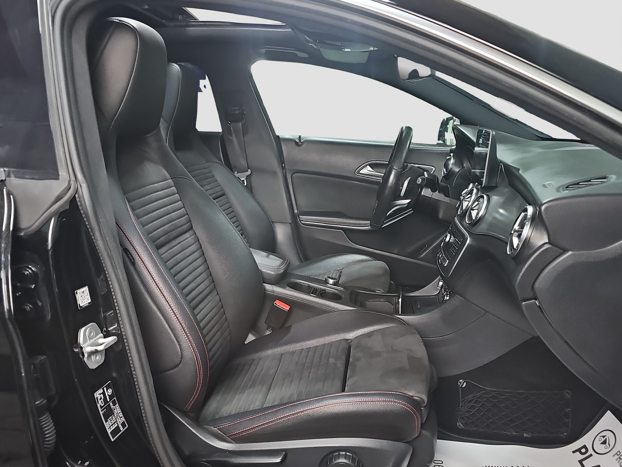
								Mercedes Benz CLA 180 Shooting Brake AMG line /AUTO full									