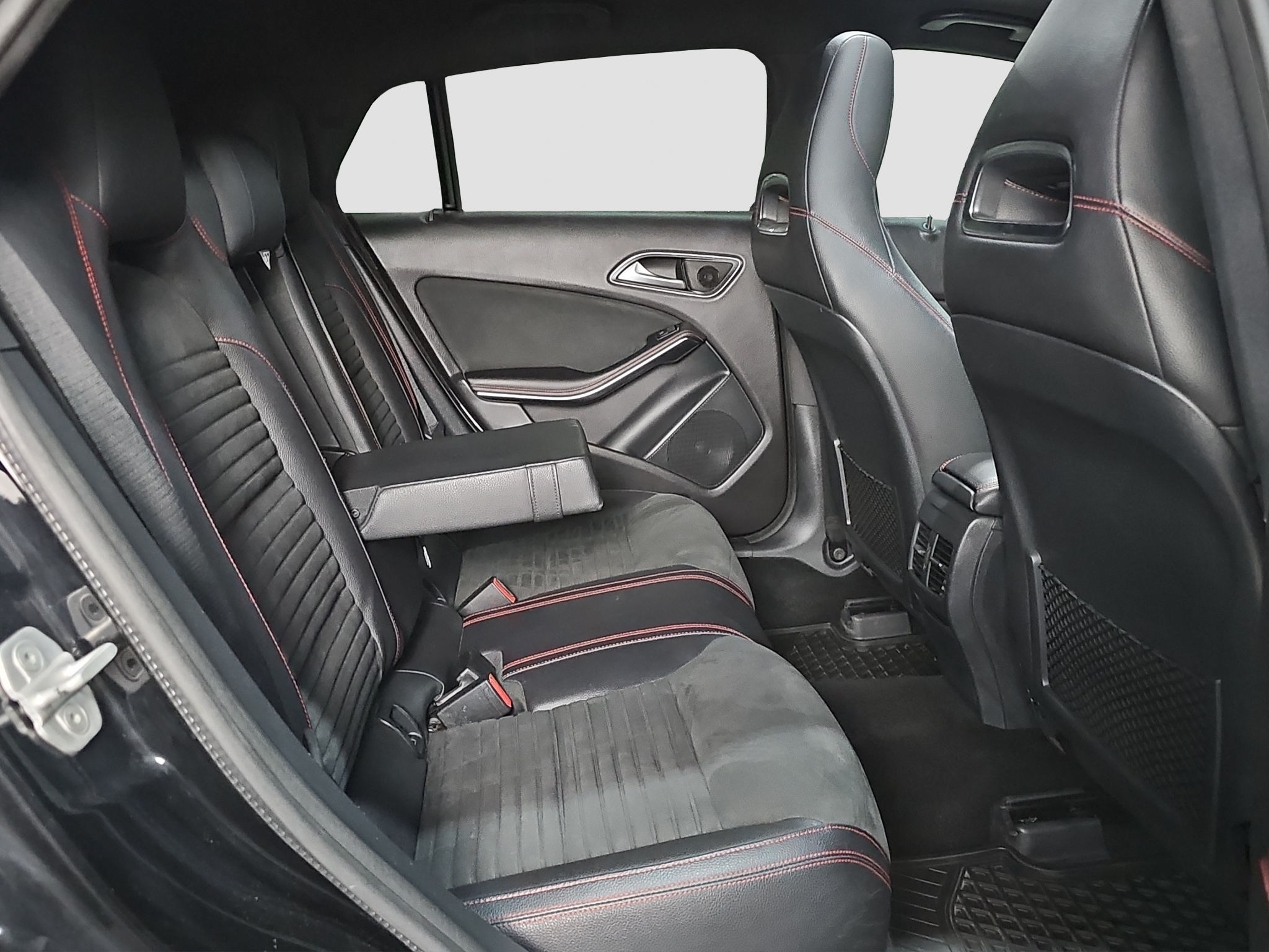 
								Mercedes Benz CLA 180 Shooting Brake AMG line /AUTO full									