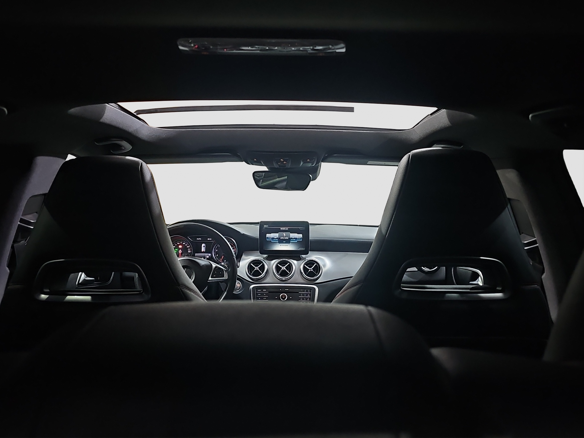 
								Mercedes Benz CLA 180 Shooting Brake AMG line /AUTO full									