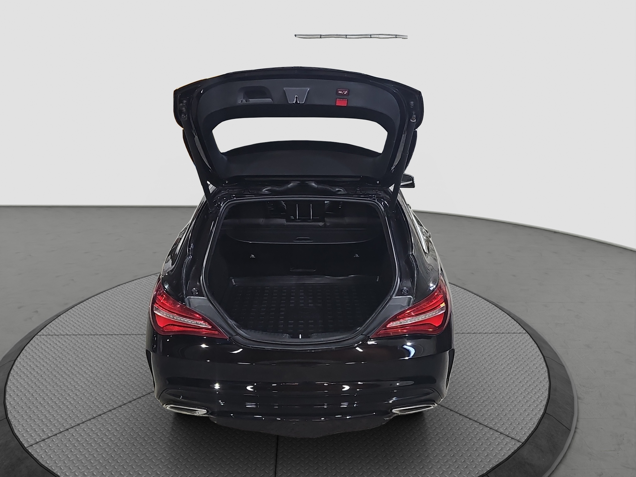 
								Mercedes Benz CLA 180 Shooting Brake AMG line /AUTO full									