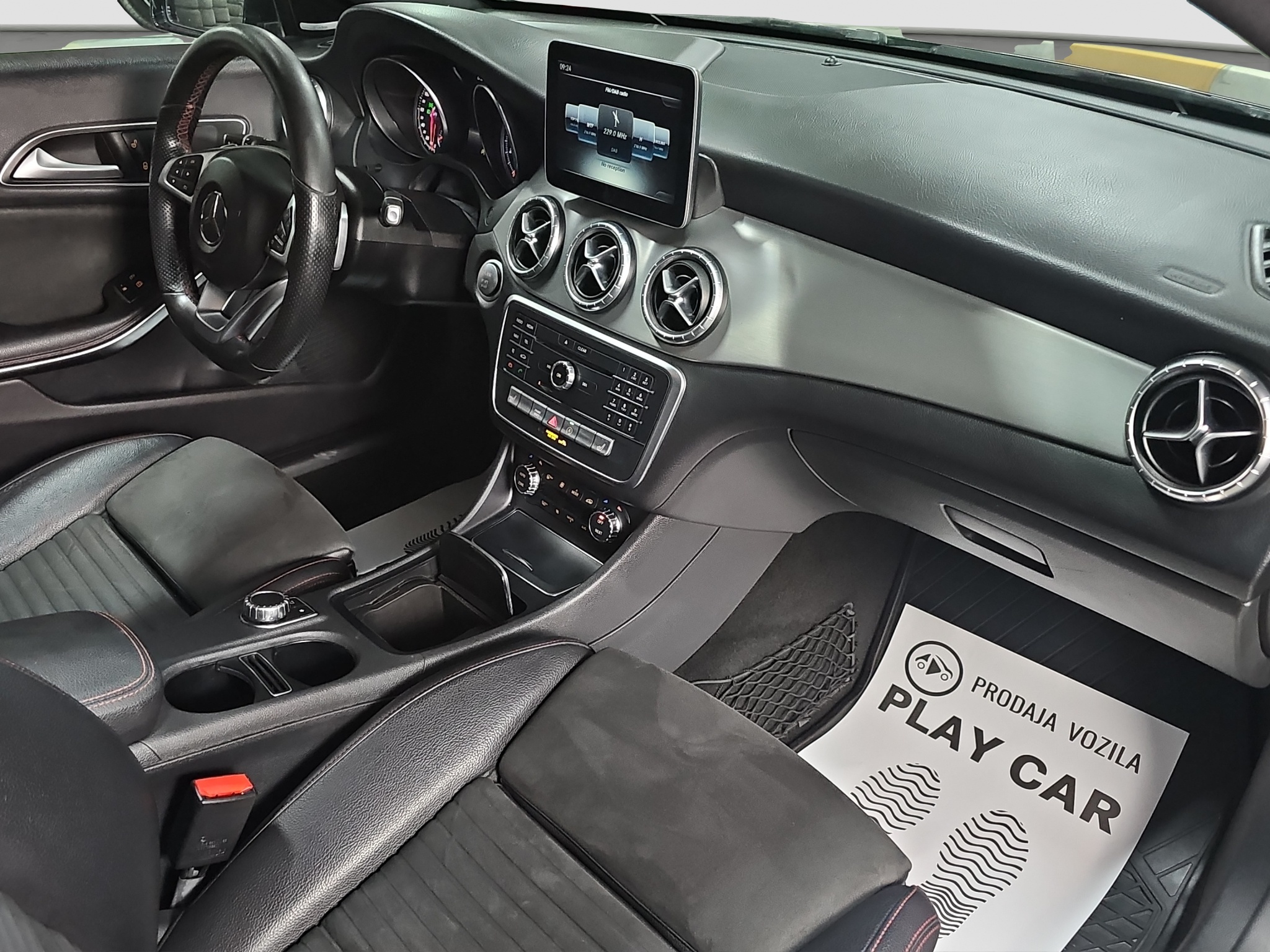 
								Mercedes Benz CLA 180 Shooting Brake AMG line /AUTO full									
