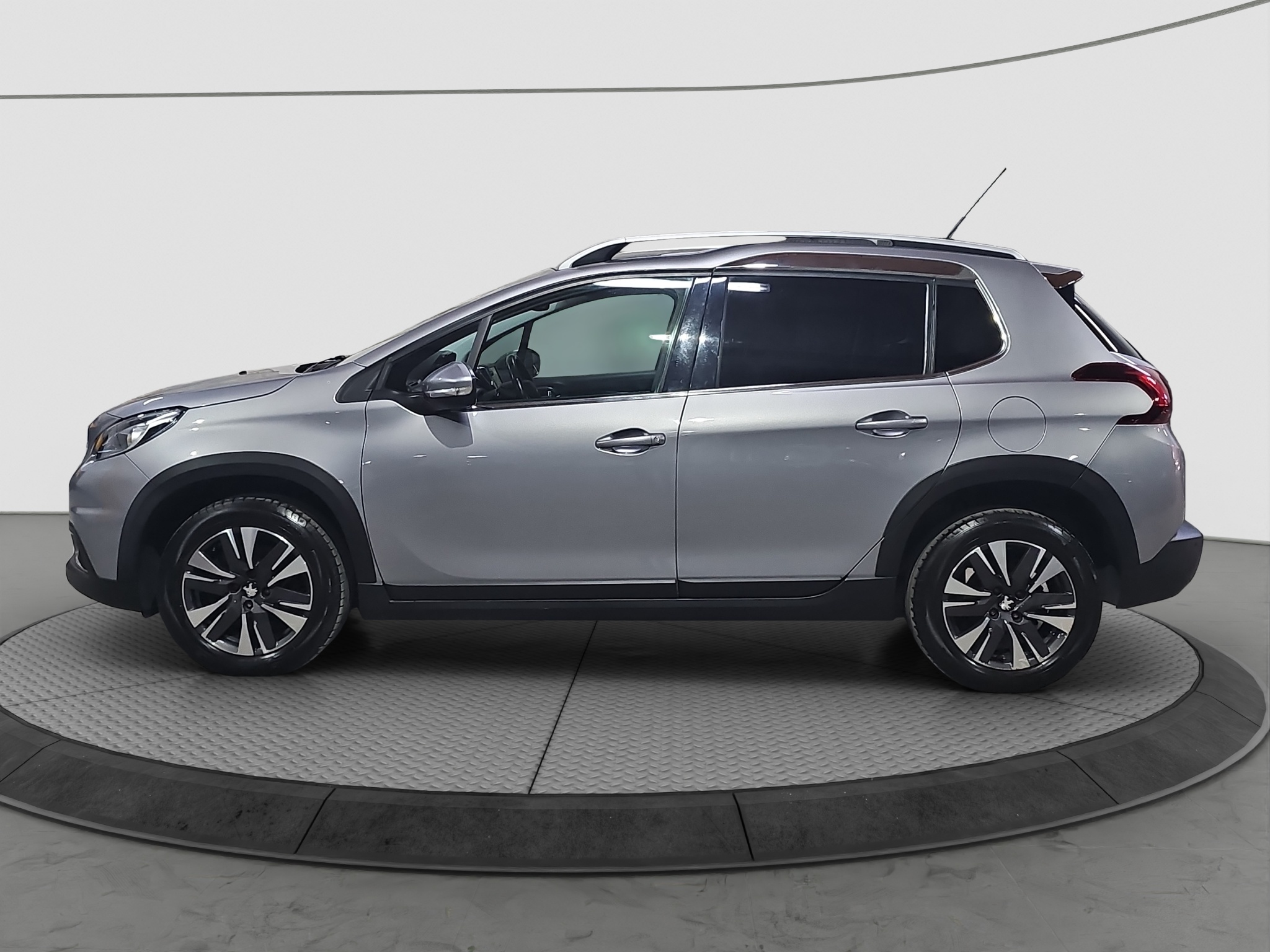 
								Peugeot 2008 PANO/AUTOM full									