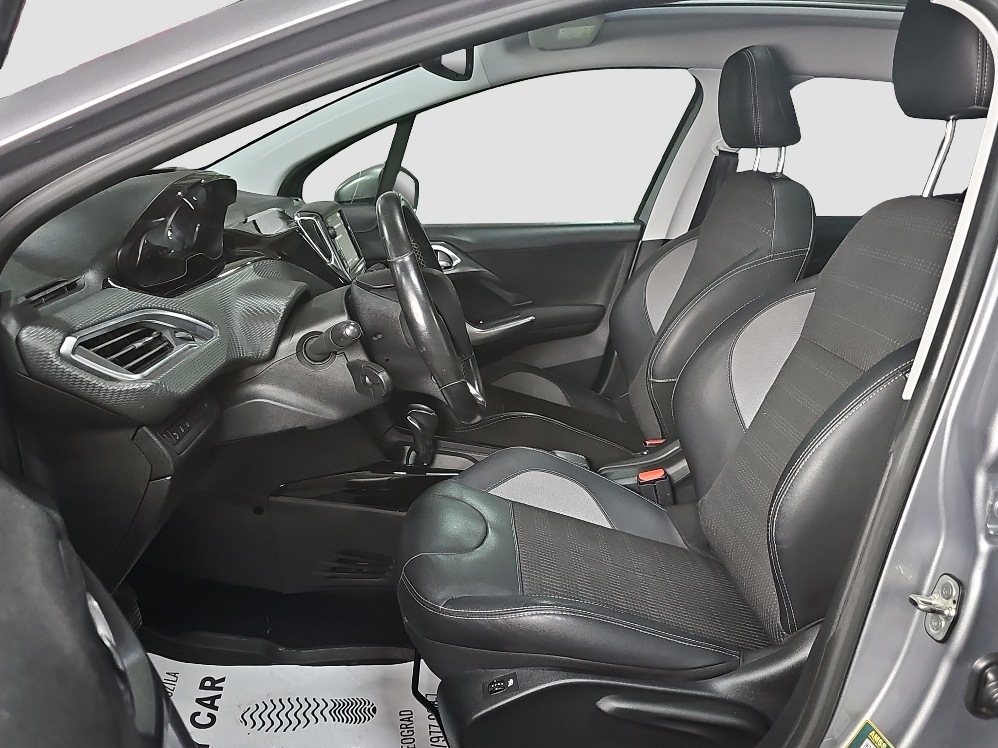 
								Peugeot 2008 PANO/AUTOM full									