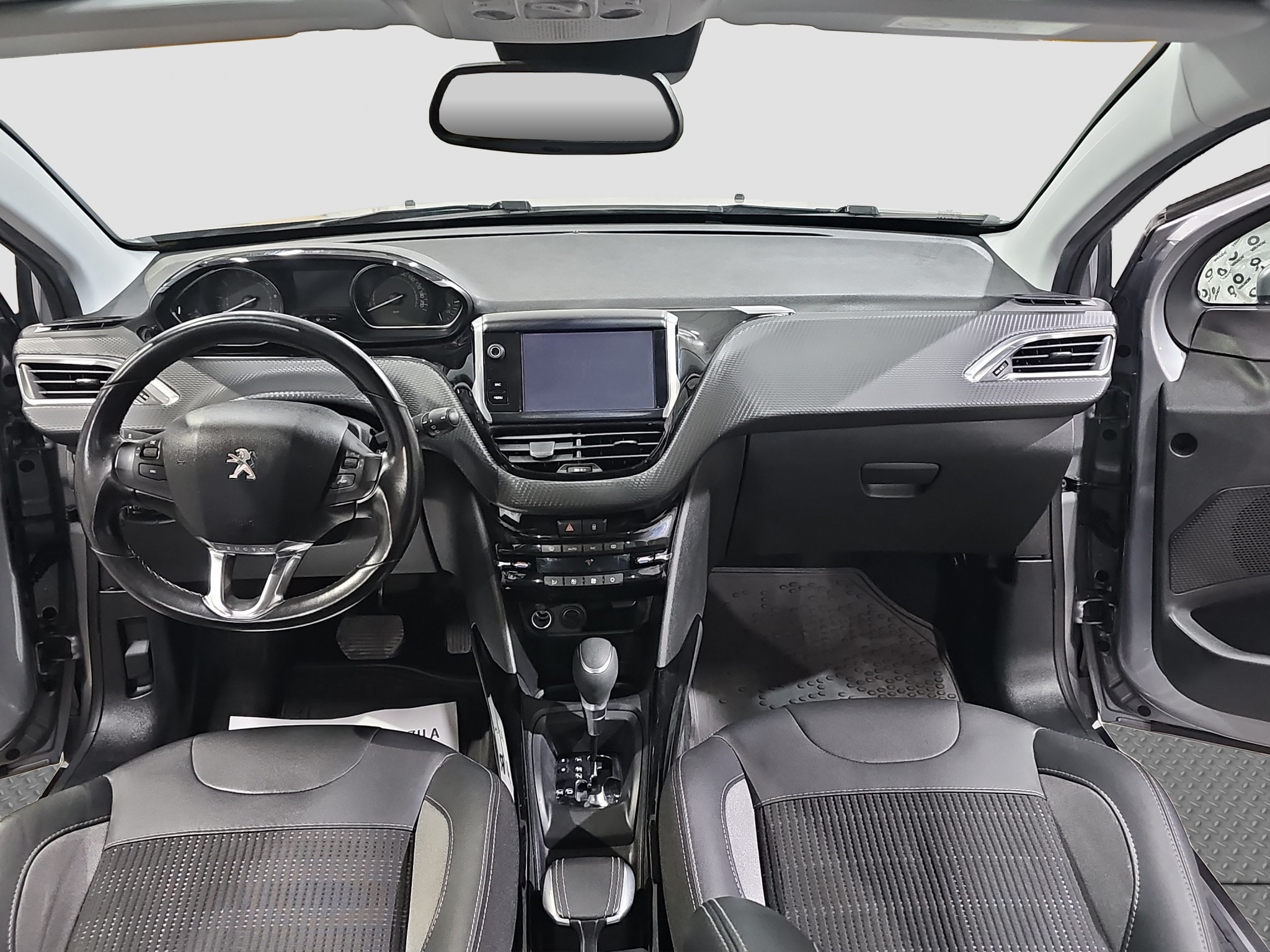 
								Peugeot 2008 PANO/AUTOM full									