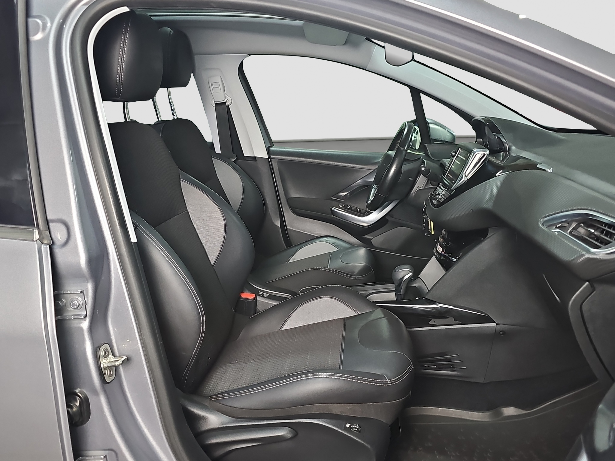 
								Peugeot 2008 PANO/AUTOM full									