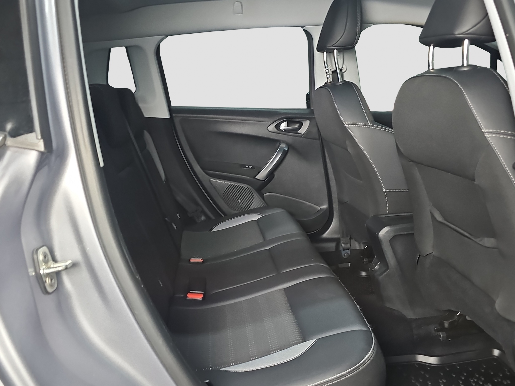 
								Peugeot 2008 PANO/AUTOM full									