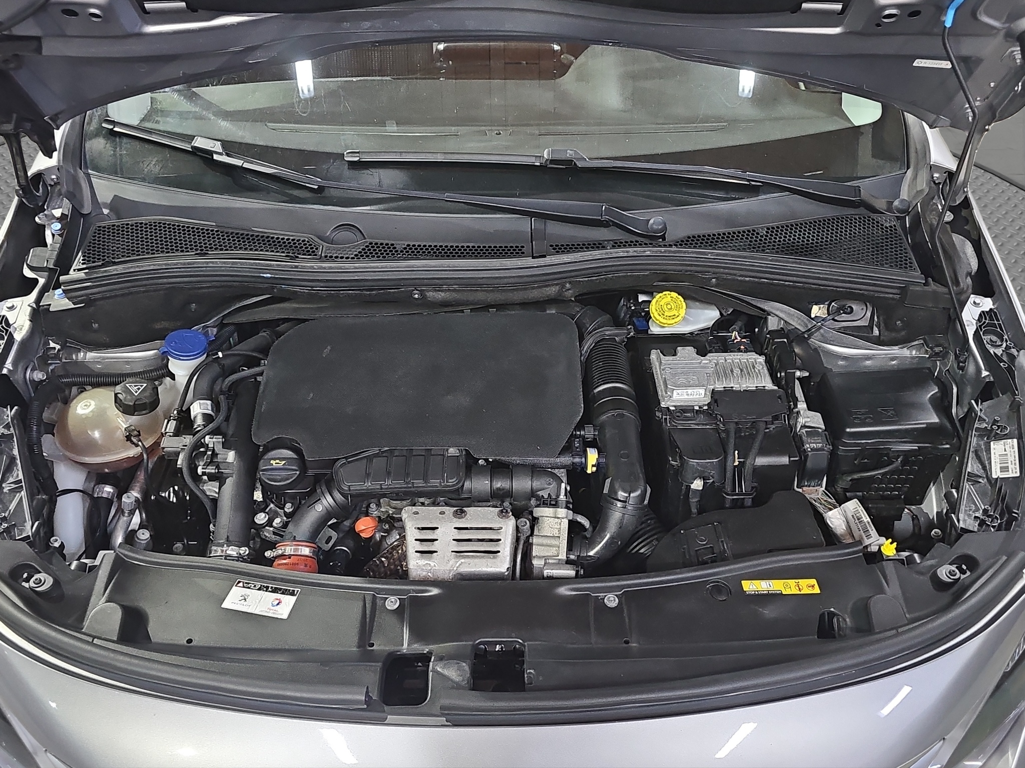 
								Peugeot 2008 PANO/AUTOM full									