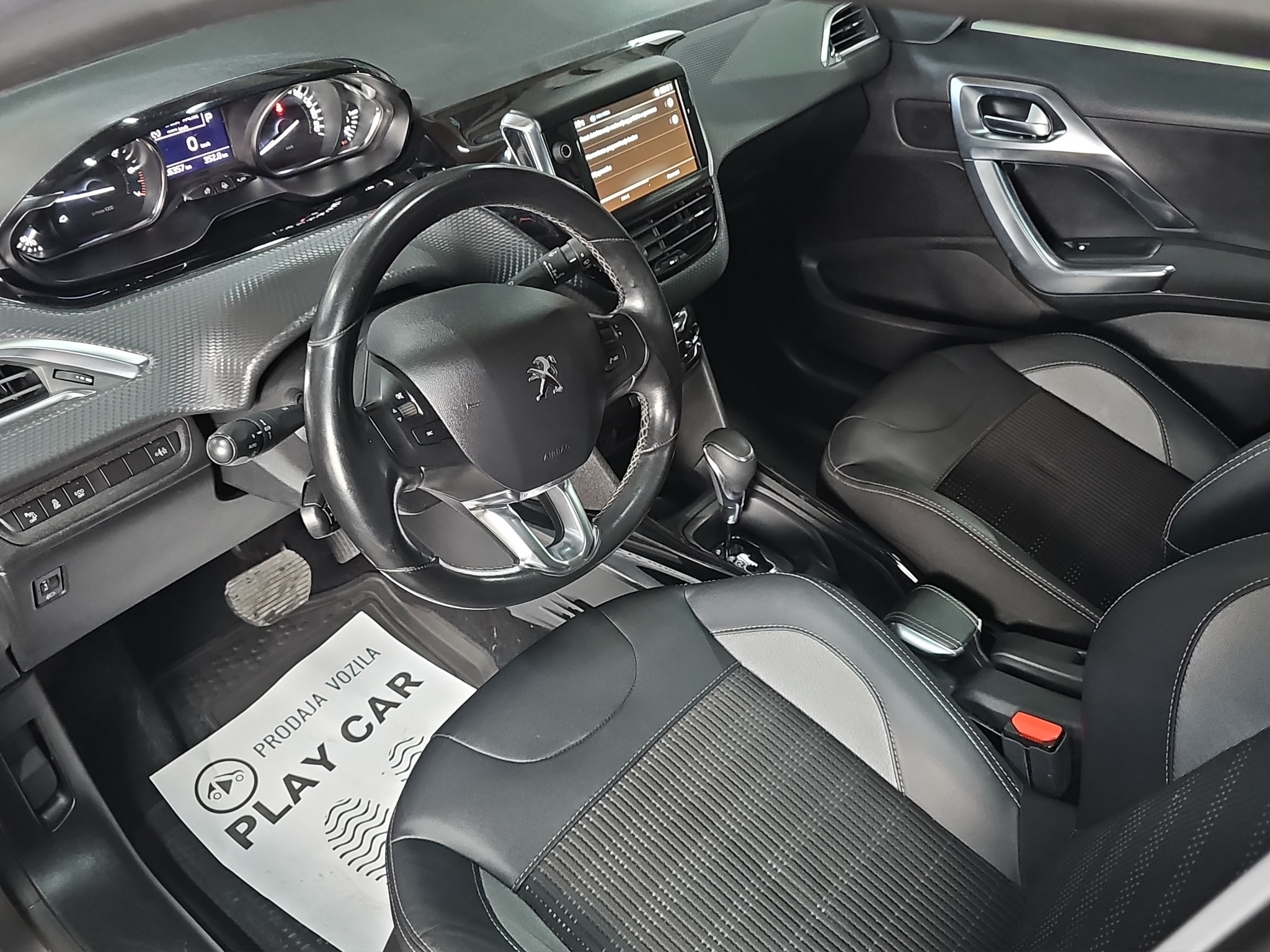 
								Peugeot 2008 PANO/AUTOM full									