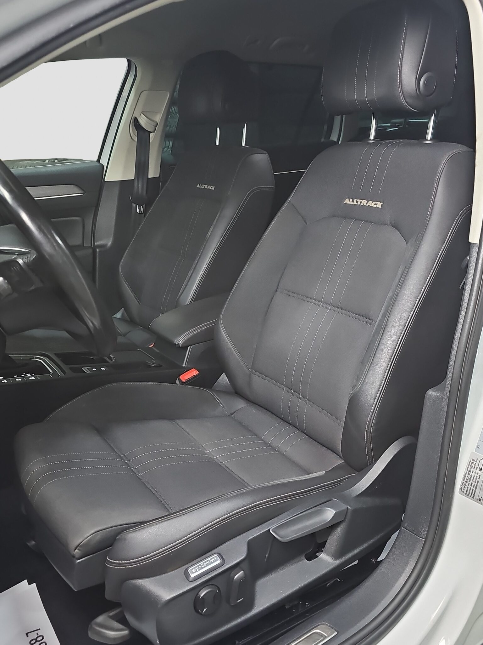 
								Volkswagen Passat B8 Alltrack full									