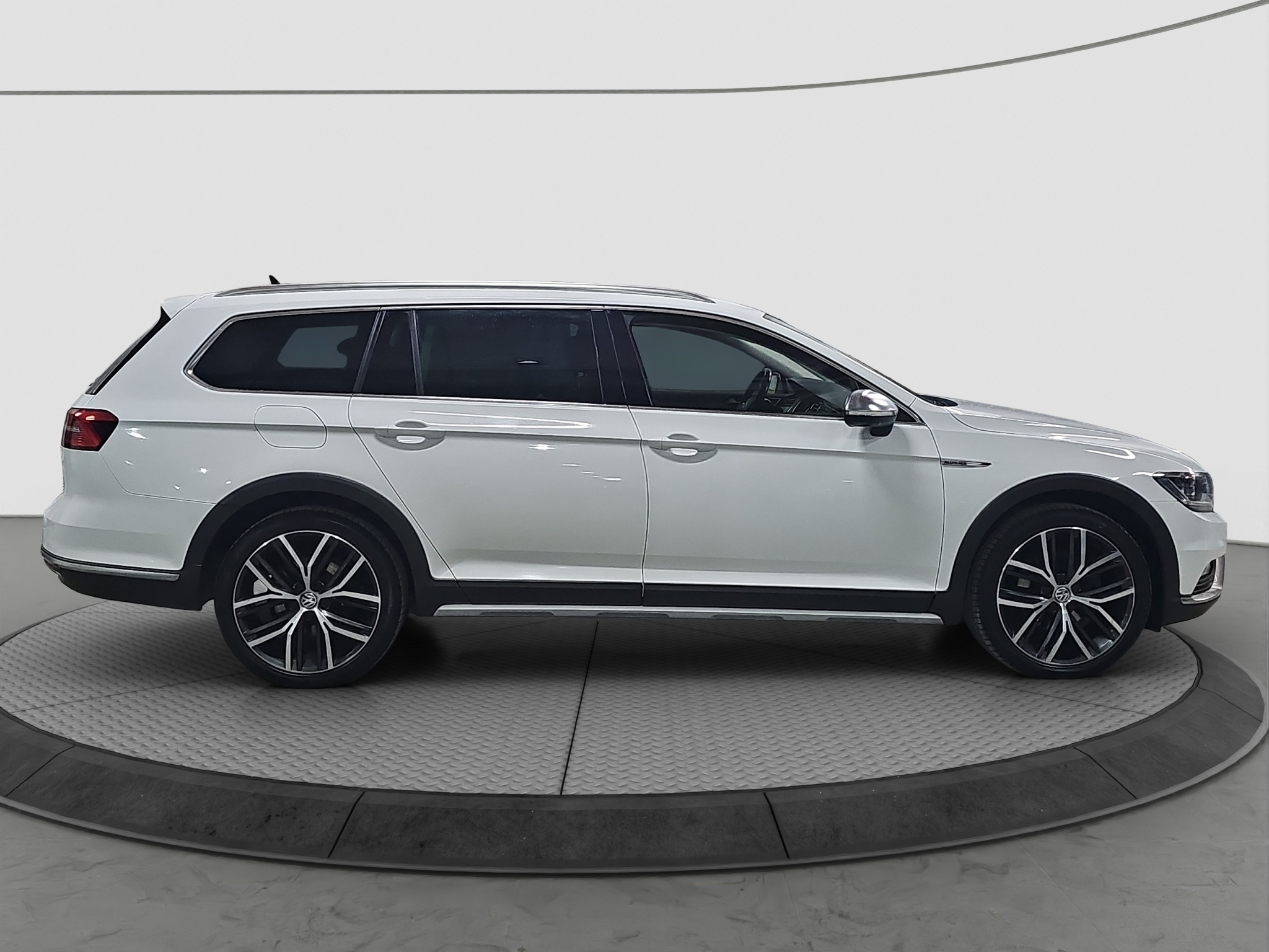 
								Volkswagen Passat B8 Alltrack full									