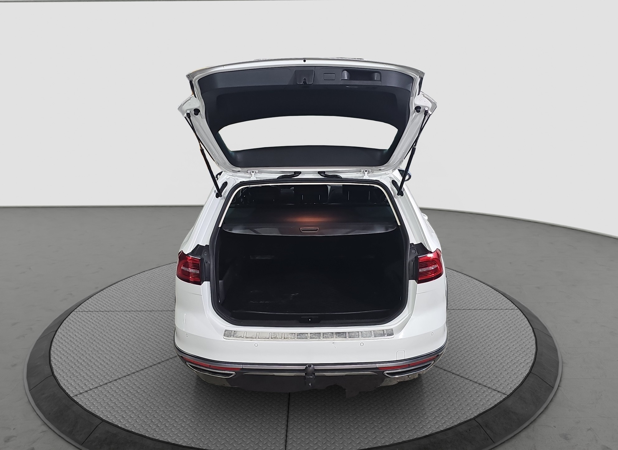 
								Volkswagen Passat B8 Alltrack full									