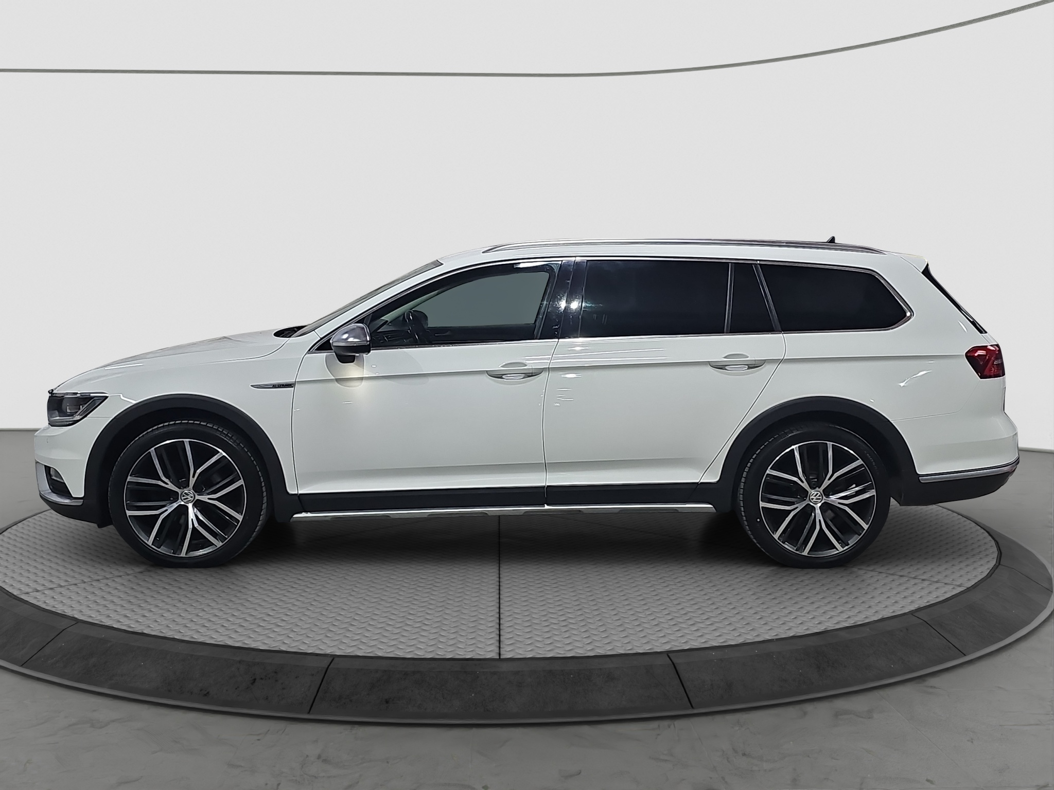 
								Volkswagen Passat B8 Alltrack full									