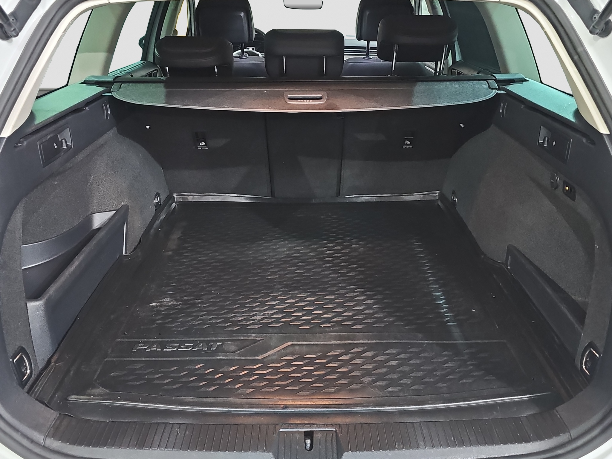 
								Volkswagen Passat B8 Alltrack full									