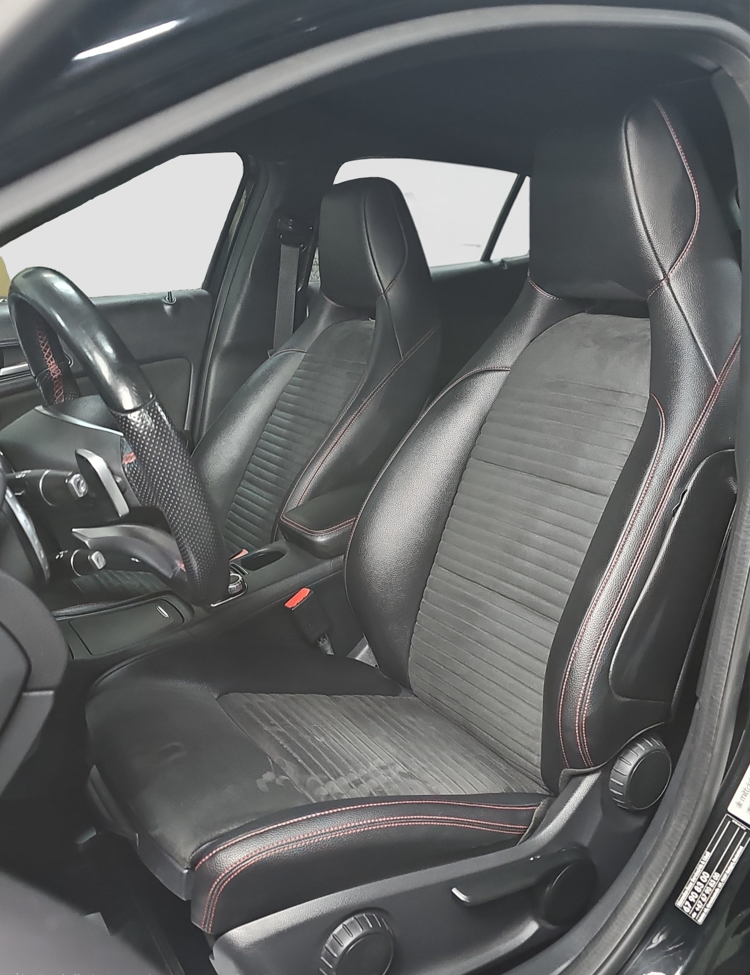 
								Mercedes Benz GLA 180 AMG/AUTO/T0P full									