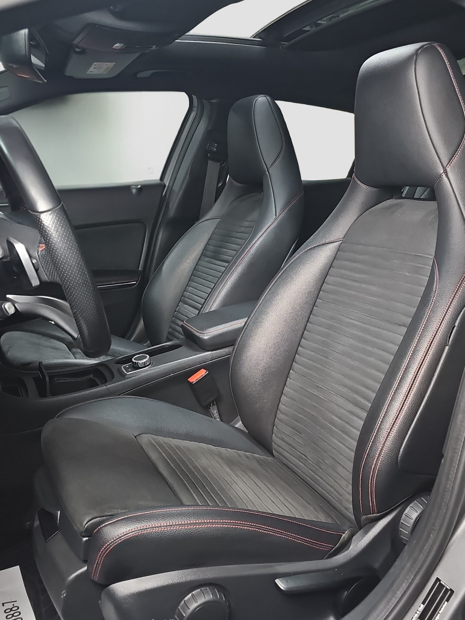 
								Mercedes Benz GLA 180 AMG/AUTO/ŠIBER full									