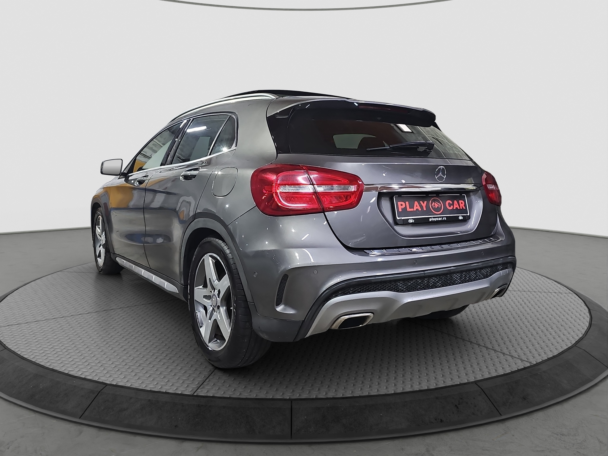 
								Mercedes Benz GLA 180 AMG/AUTO/ŠIBER full									