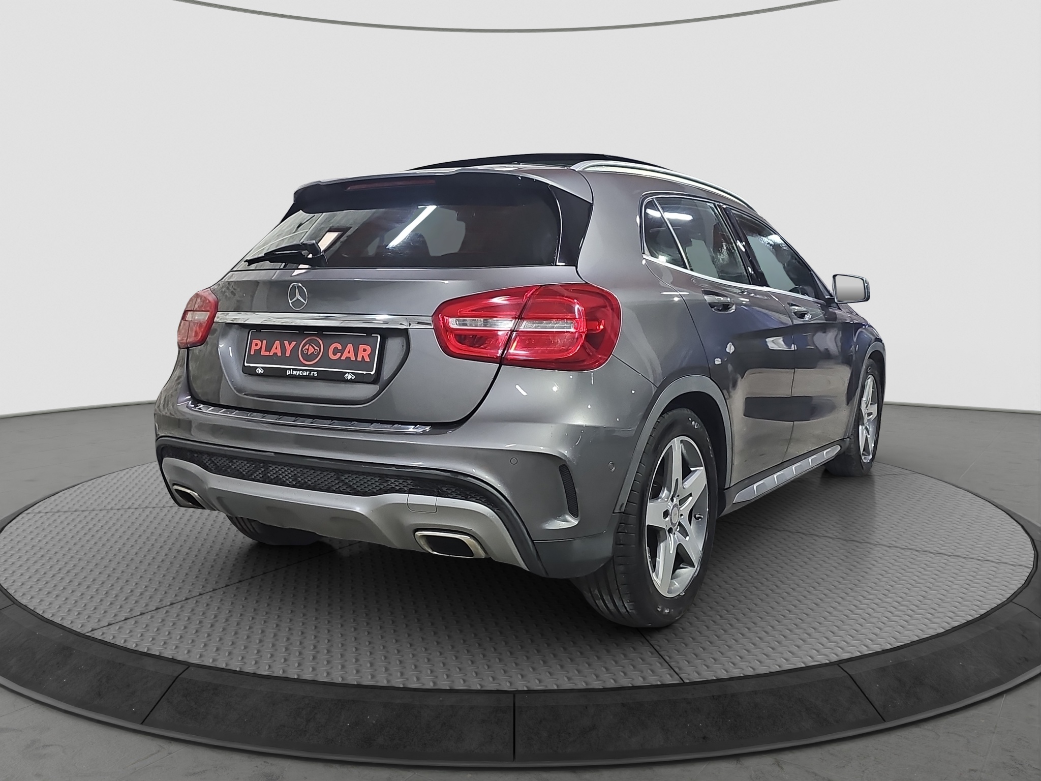 
								Mercedes Benz GLA 180 AMG/AUTO/ŠIBER full									