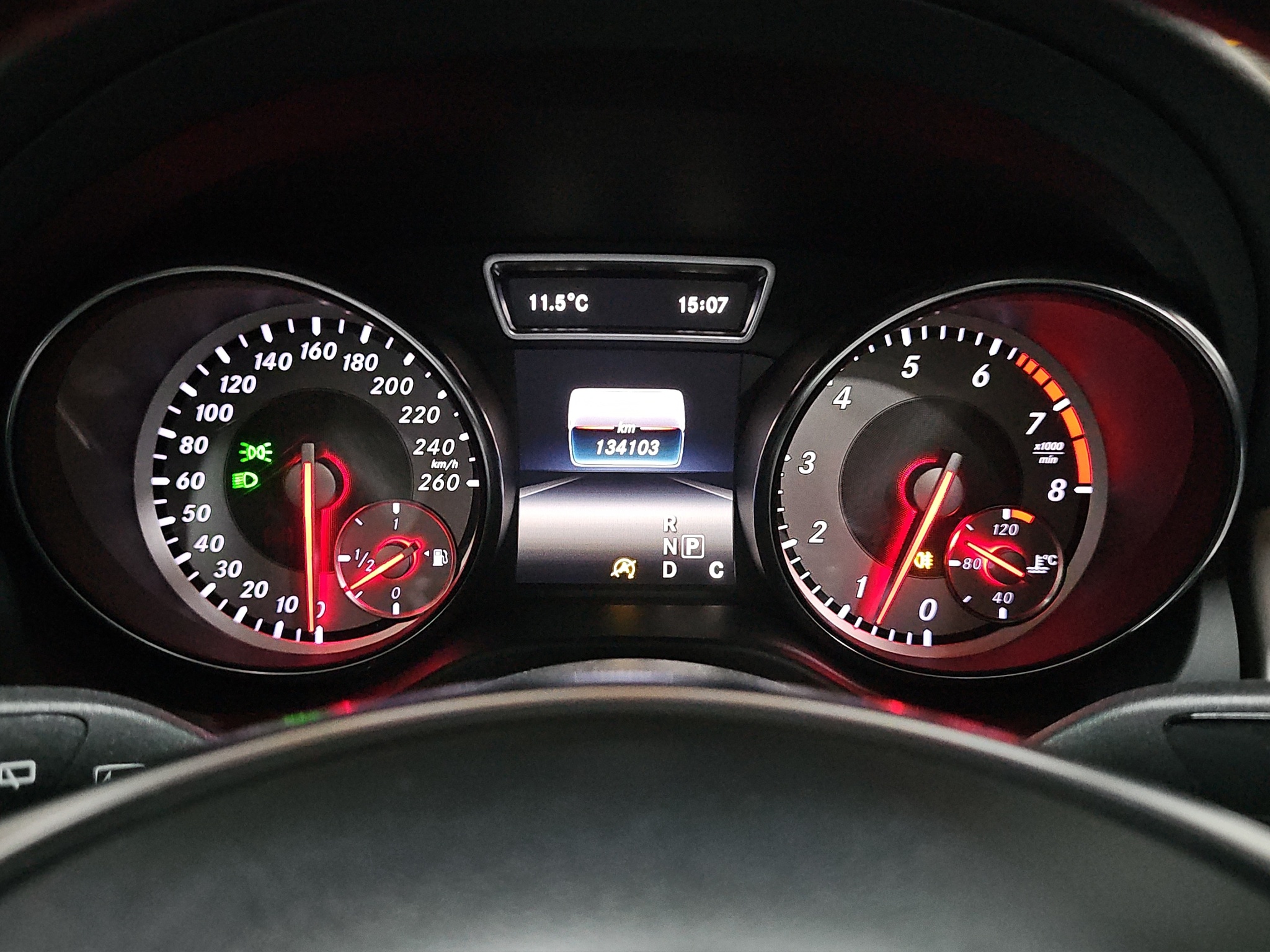 
								Mercedes Benz GLA 180 AMG/AUTO/ŠIBER full									