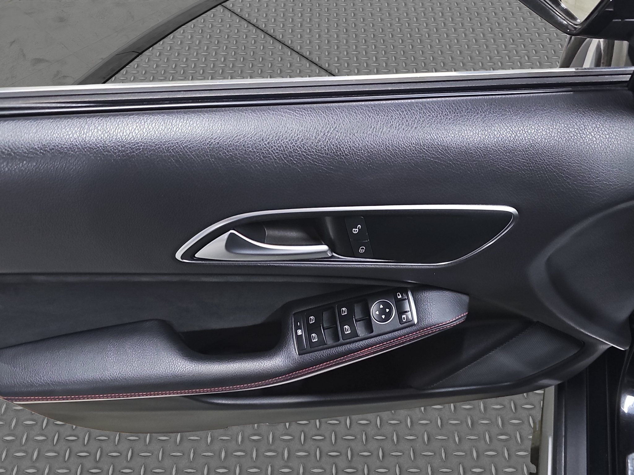 
								Mercedes Benz GLA 180 AMG/AUTO/T0P full									