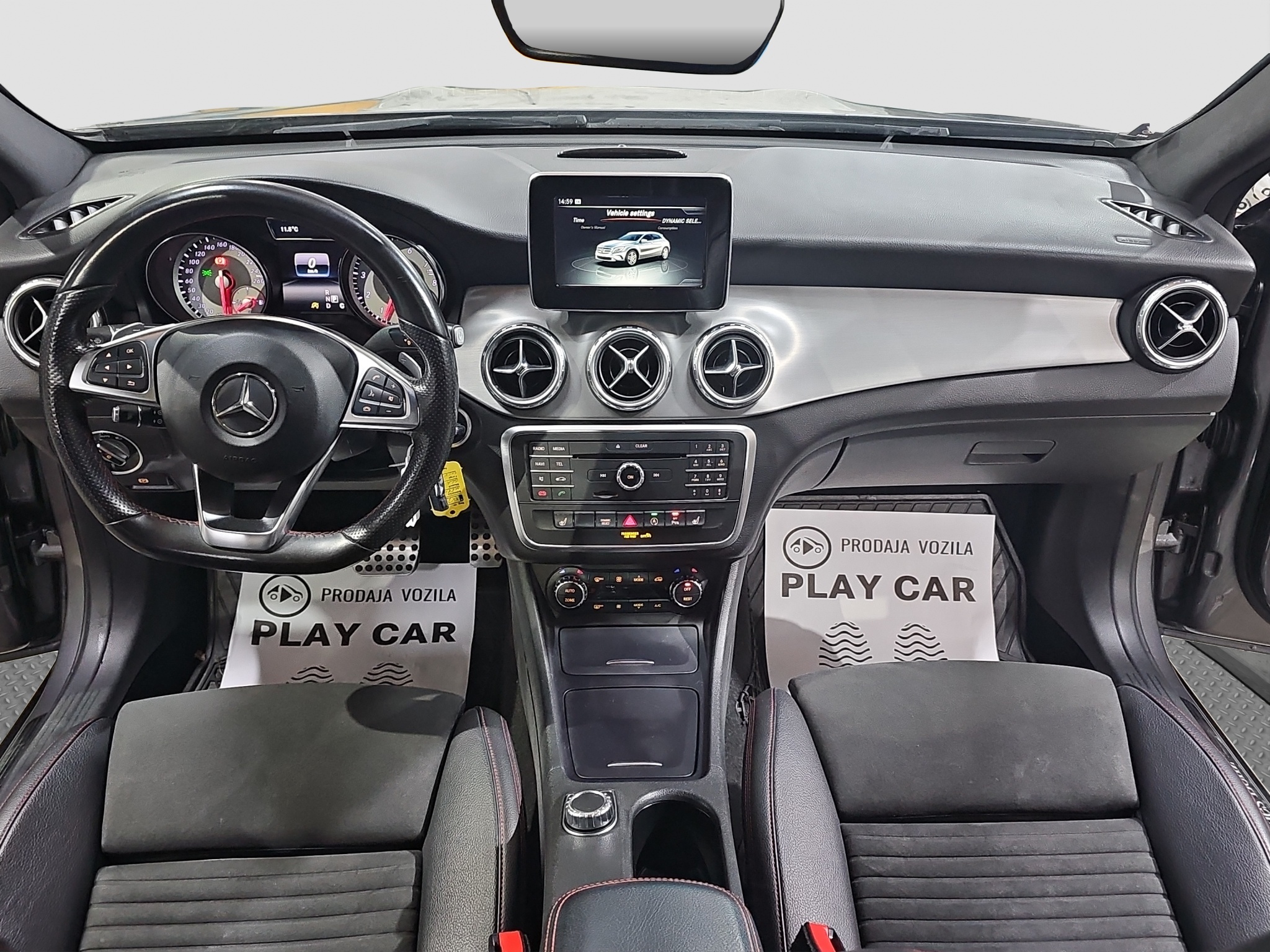 
								Mercedes Benz GLA 180 AMG/AUTO/ŠIBER full									