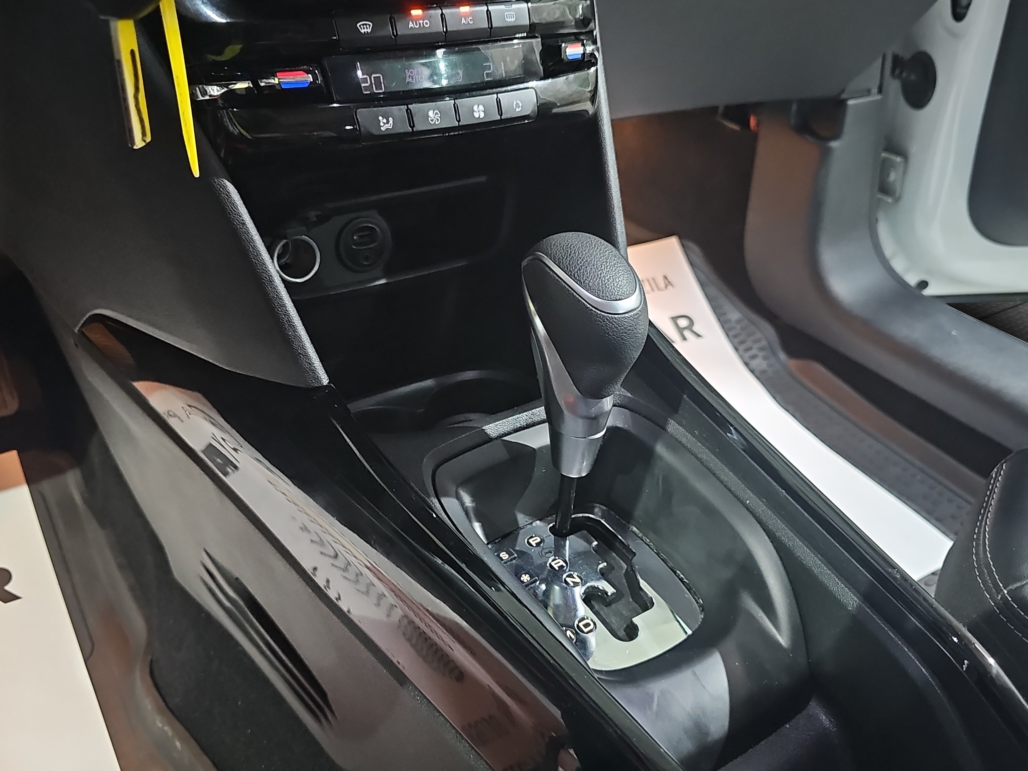 
								Peugeot 2008 PANO/AUTO/T0P full									