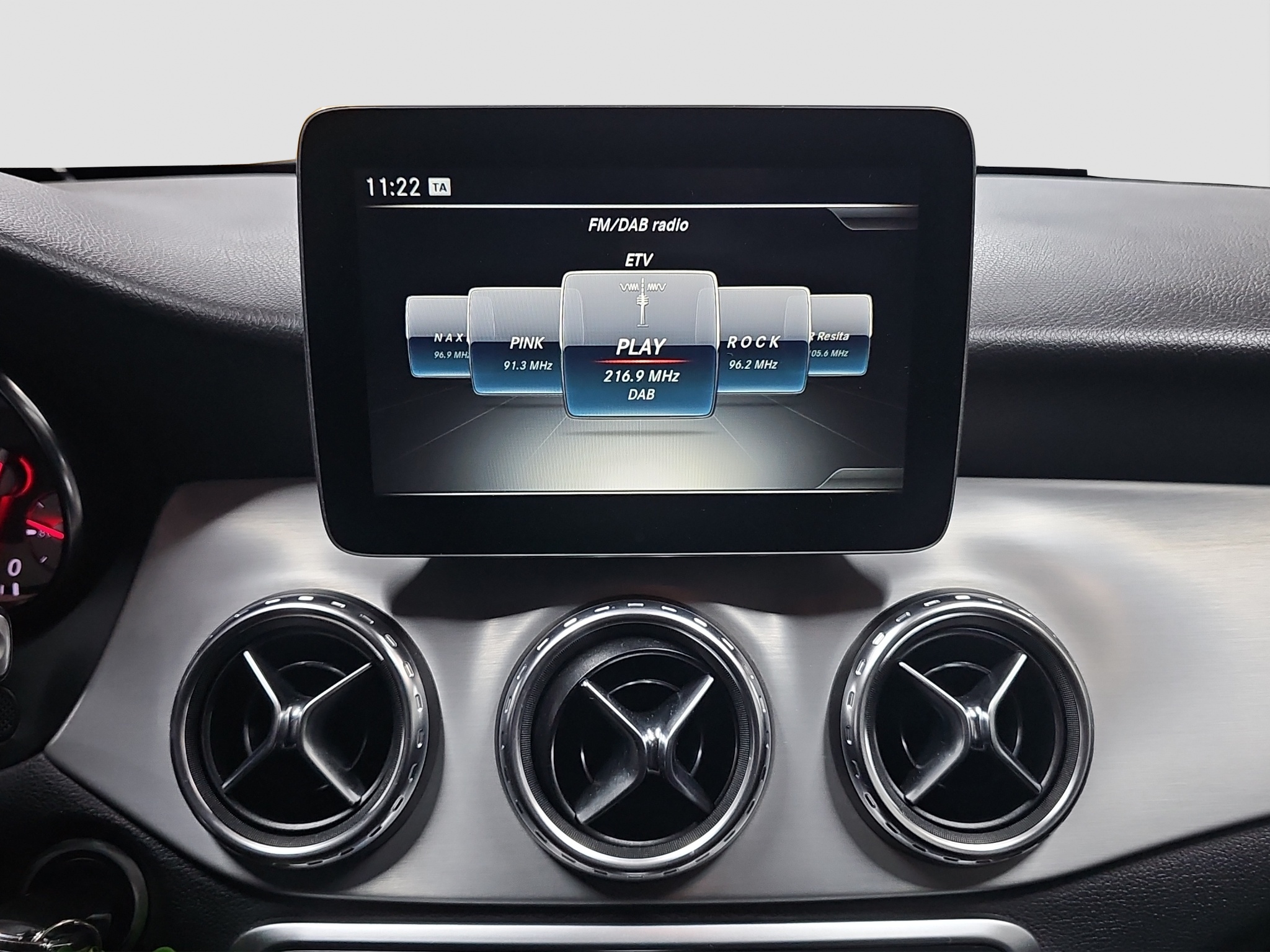
								Mercedes Benz GLA 180 AMG/AUTO/T0P full									