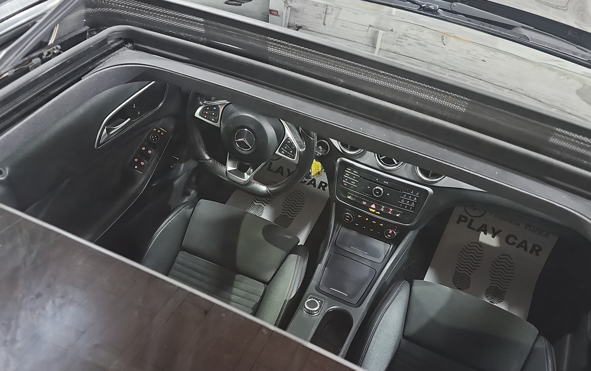 
								Mercedes Benz GLA 180 AMG/AUTO/ŠIBER full									