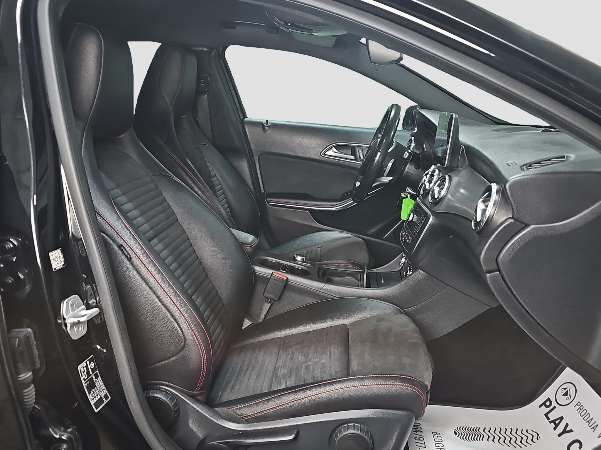 
								Mercedes Benz GLA 180 AMG/AUTO/T0P full									