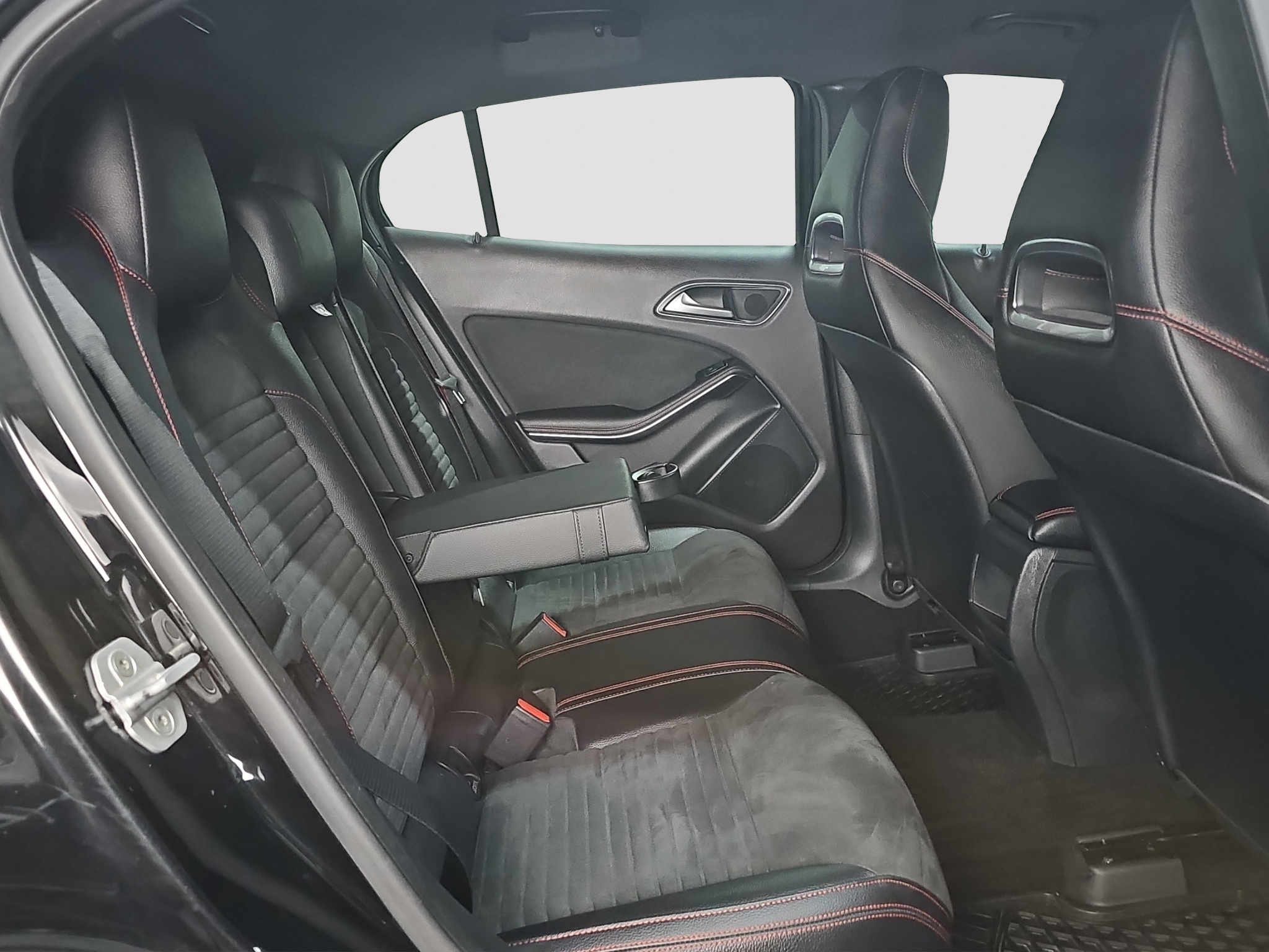 
								Mercedes Benz GLA 180 AMG/AUTO/T0P full									