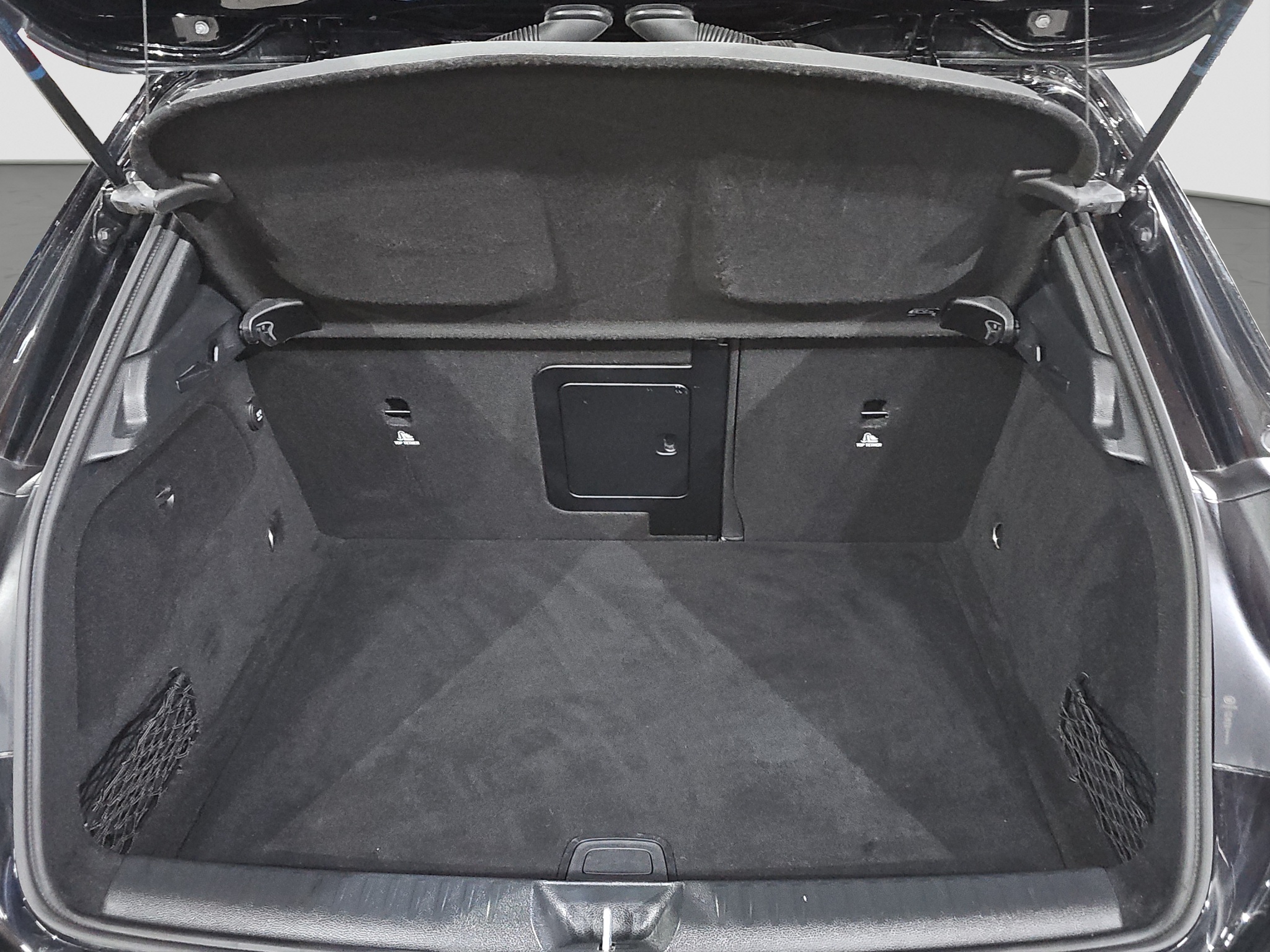 
								Mercedes Benz GLA 180 AMG/AUTO/T0P full									