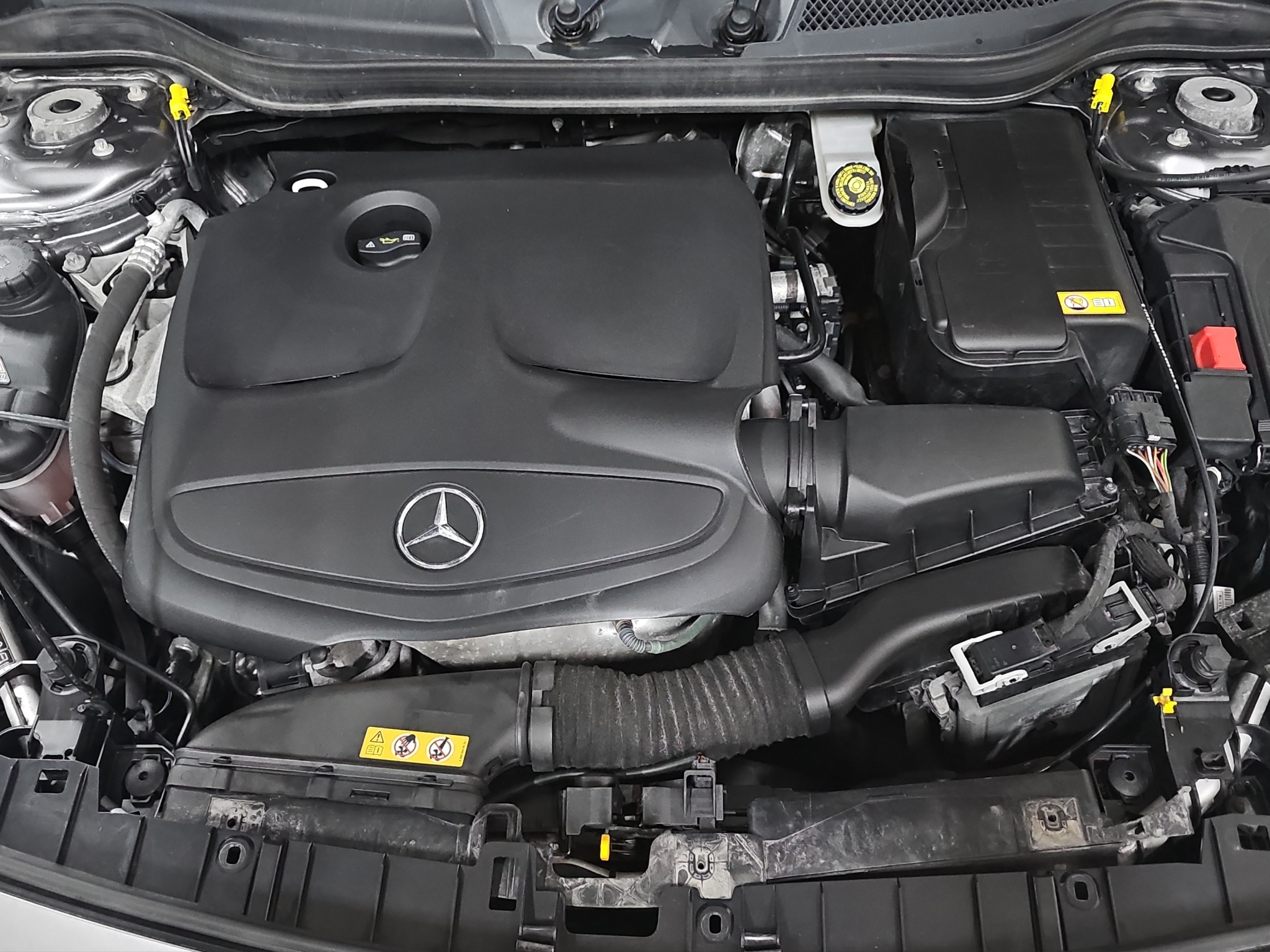 
								Mercedes Benz GLA 180 AMG/AUTO/ŠIBER full									