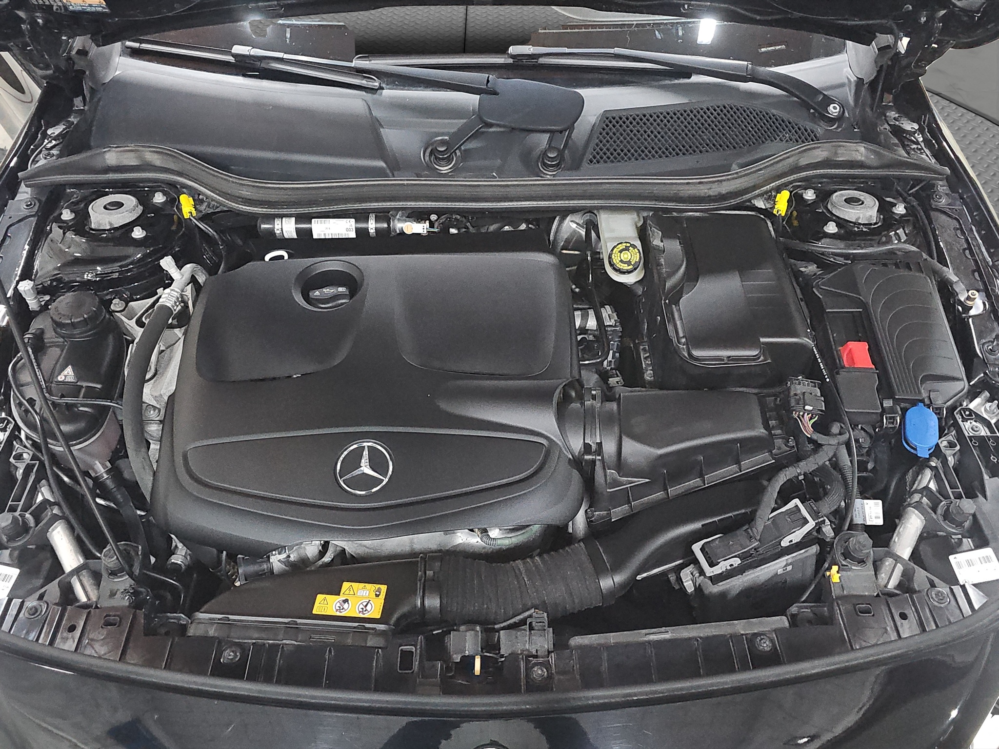 
								Mercedes Benz GLA 180 AMG/AUTO/T0P full									